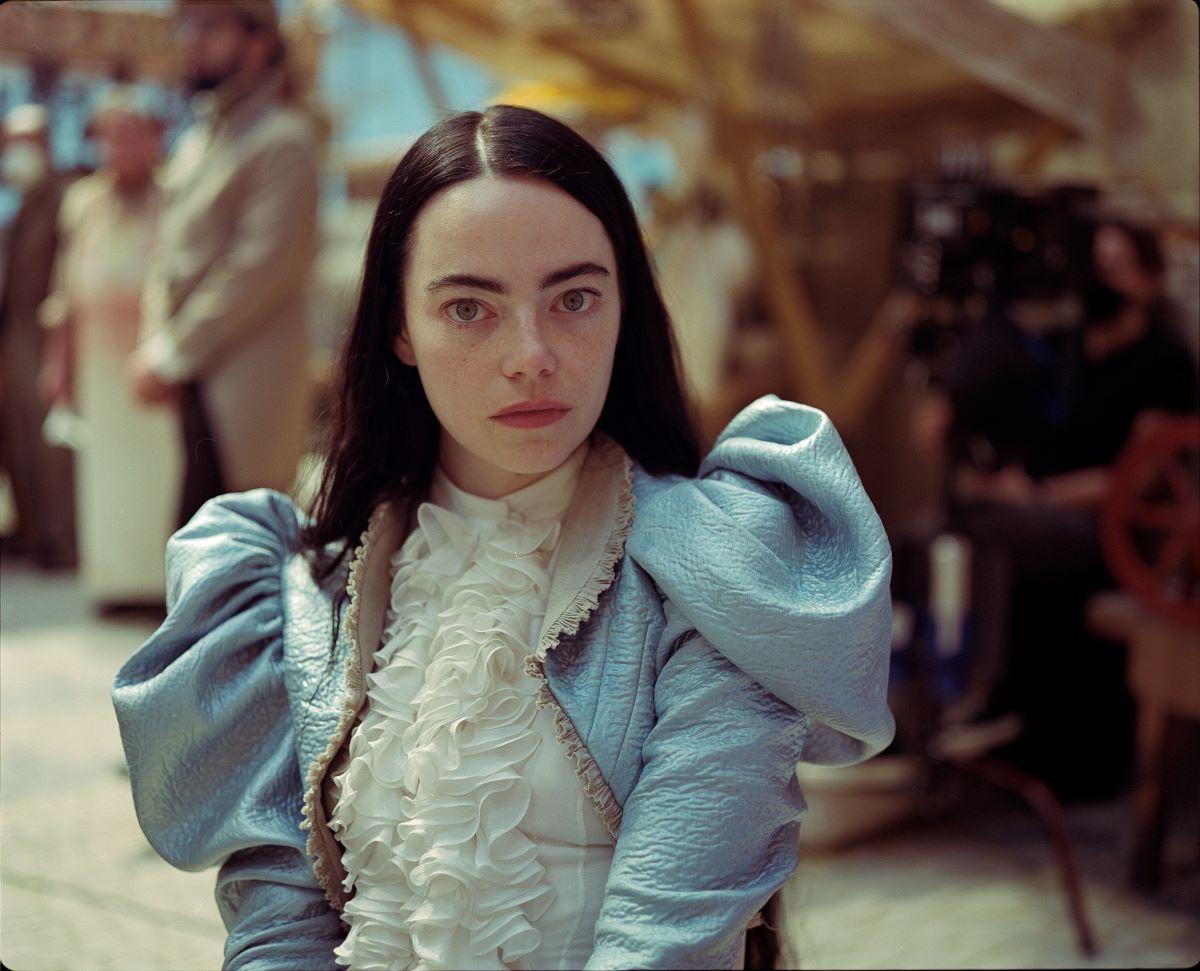 愛瑪史東在《可憐的東西》已有破格演出。