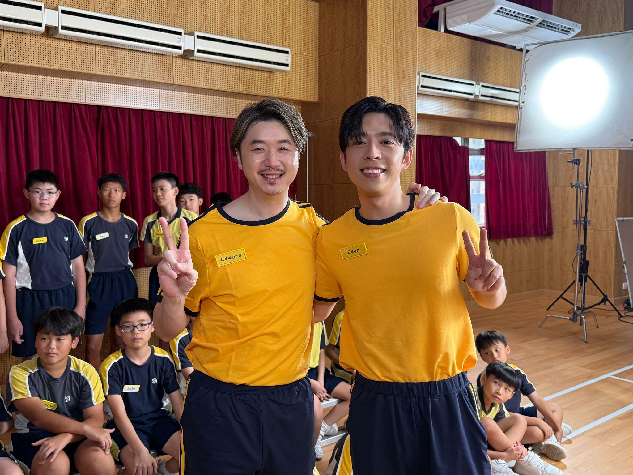 Edan獲Edward Chan穿校服上陣,為《Capital E》MV客串。