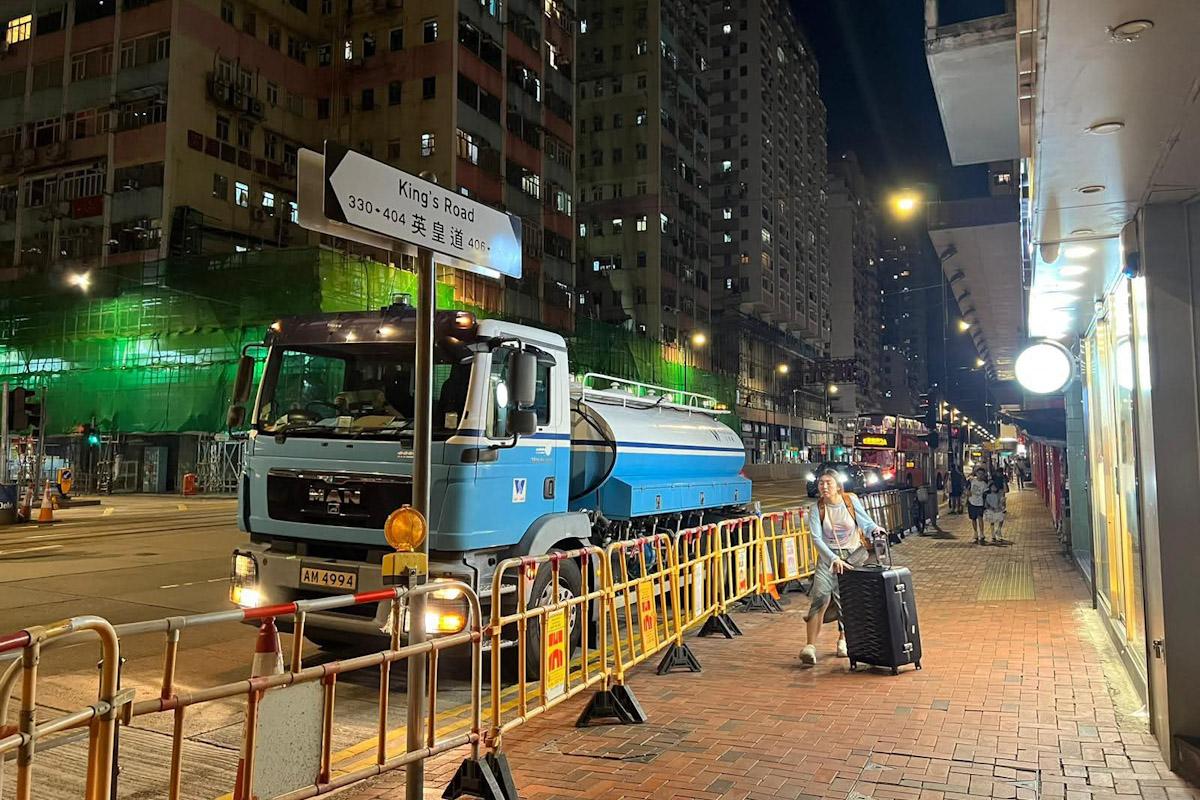 水務署派出水車到場提供臨時食水。(梁熙FB)