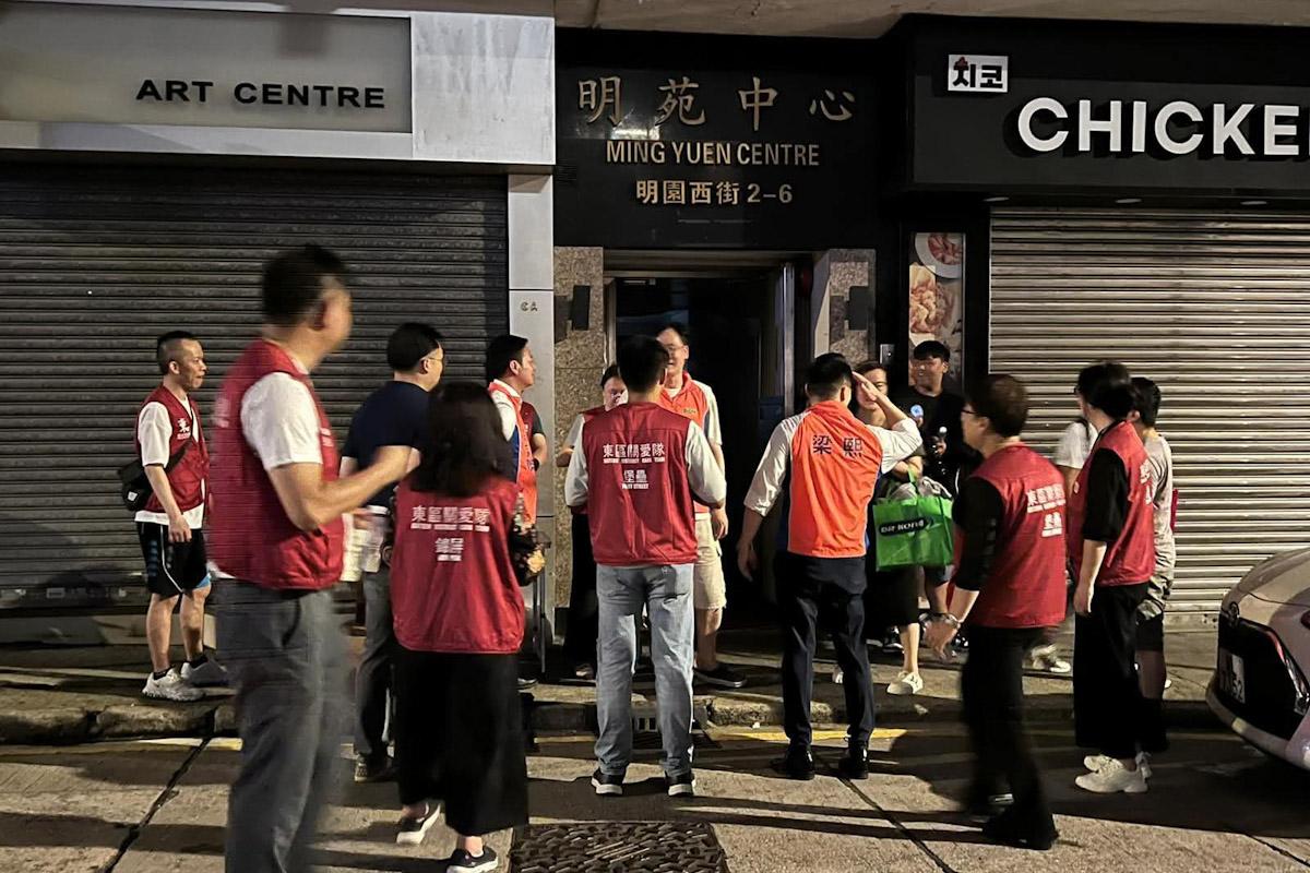 梁熙周日晚與團隊到場了解事件。(梁熙FB)