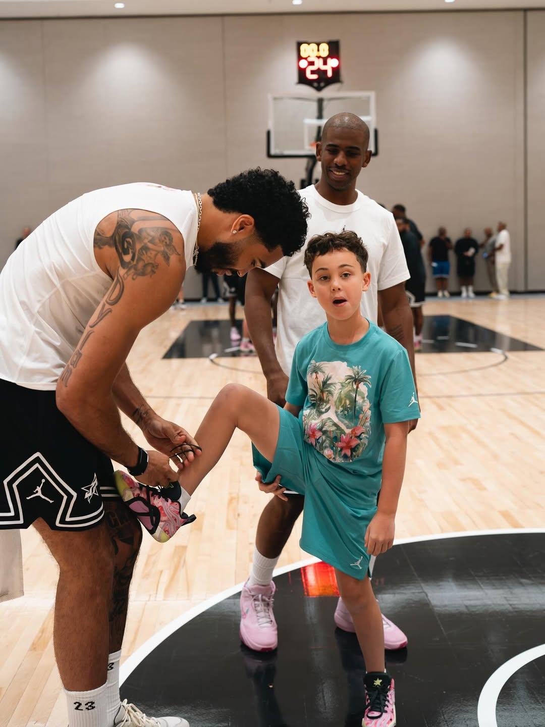 達譚(Jayson Tatum)昨日上載Elite camp籃球訓練營照片。