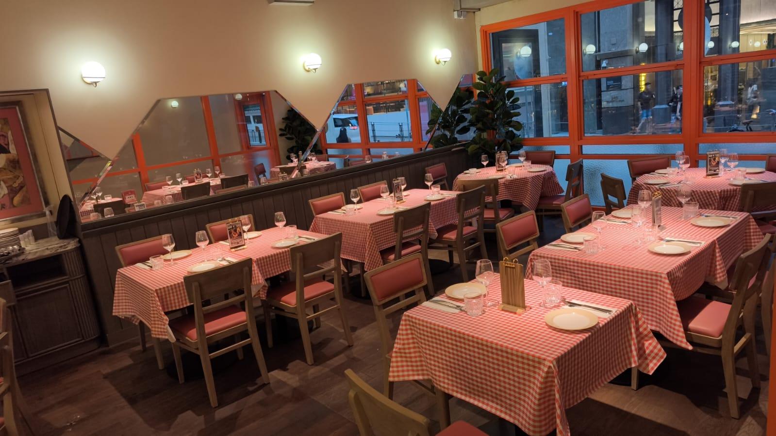 環境寬敞,全場可容納超過200人。