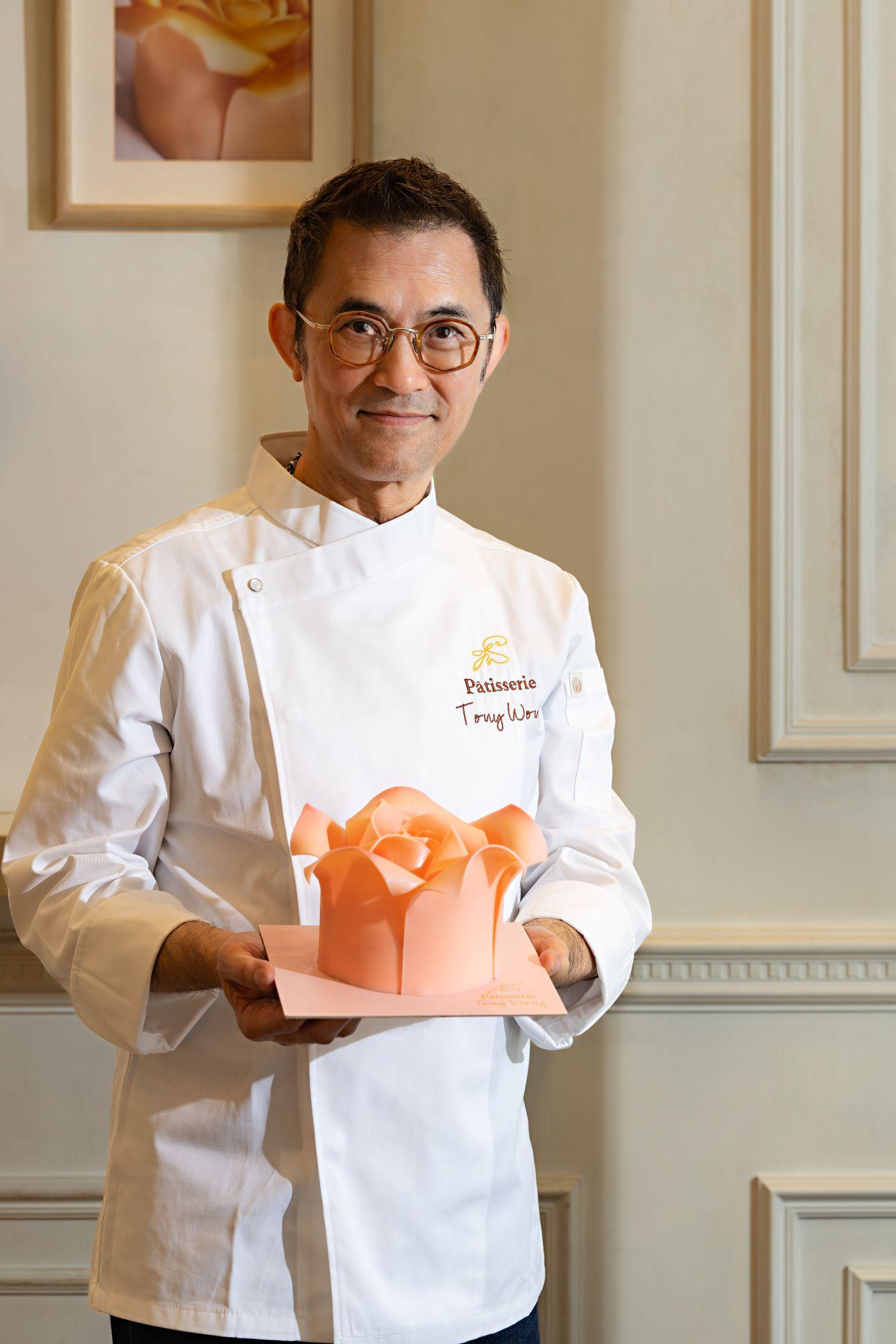 Tony Wong從事烘焙超過50年,2009年開創自家品牌「Patisserie Tony Wong」,多年來不斷研發新款蛋糕。