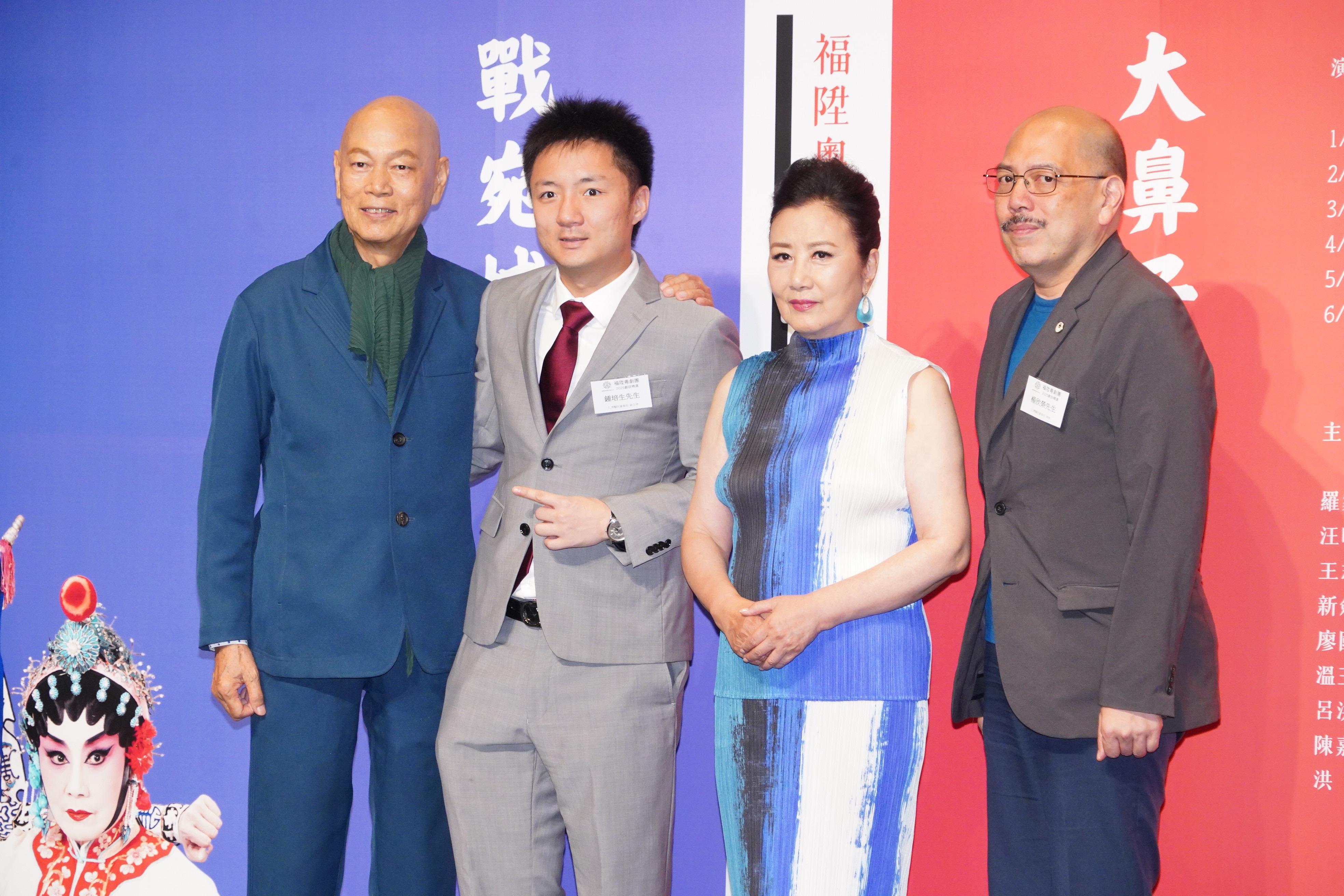 鍾培生每年都支持羅家英及汪明荃演粵劇。