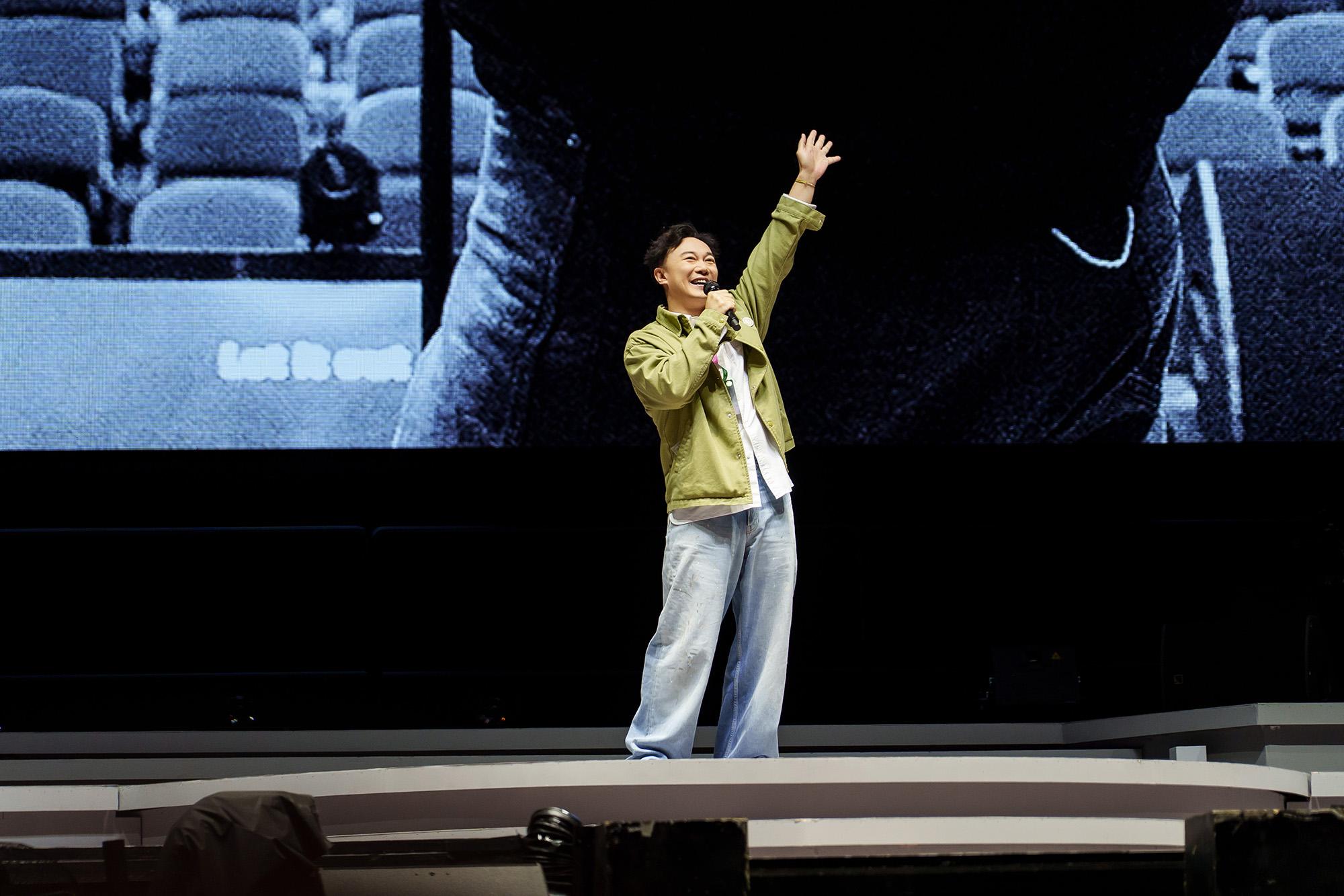 Eason在分享會上呼籲大家要對自己好一點,「不要讓自己辛苦,對太多事太執。」