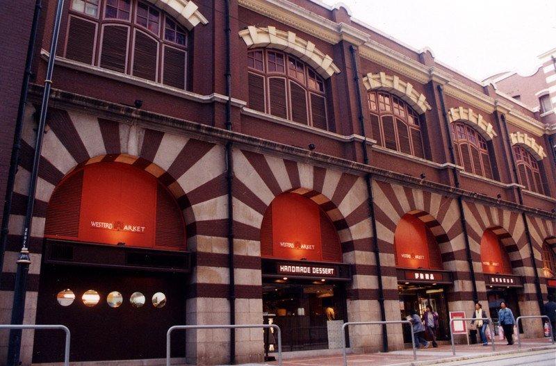 西港城地下入口,大型圓拱形設計甚有特色。(圖片來源:市區重建局網站)