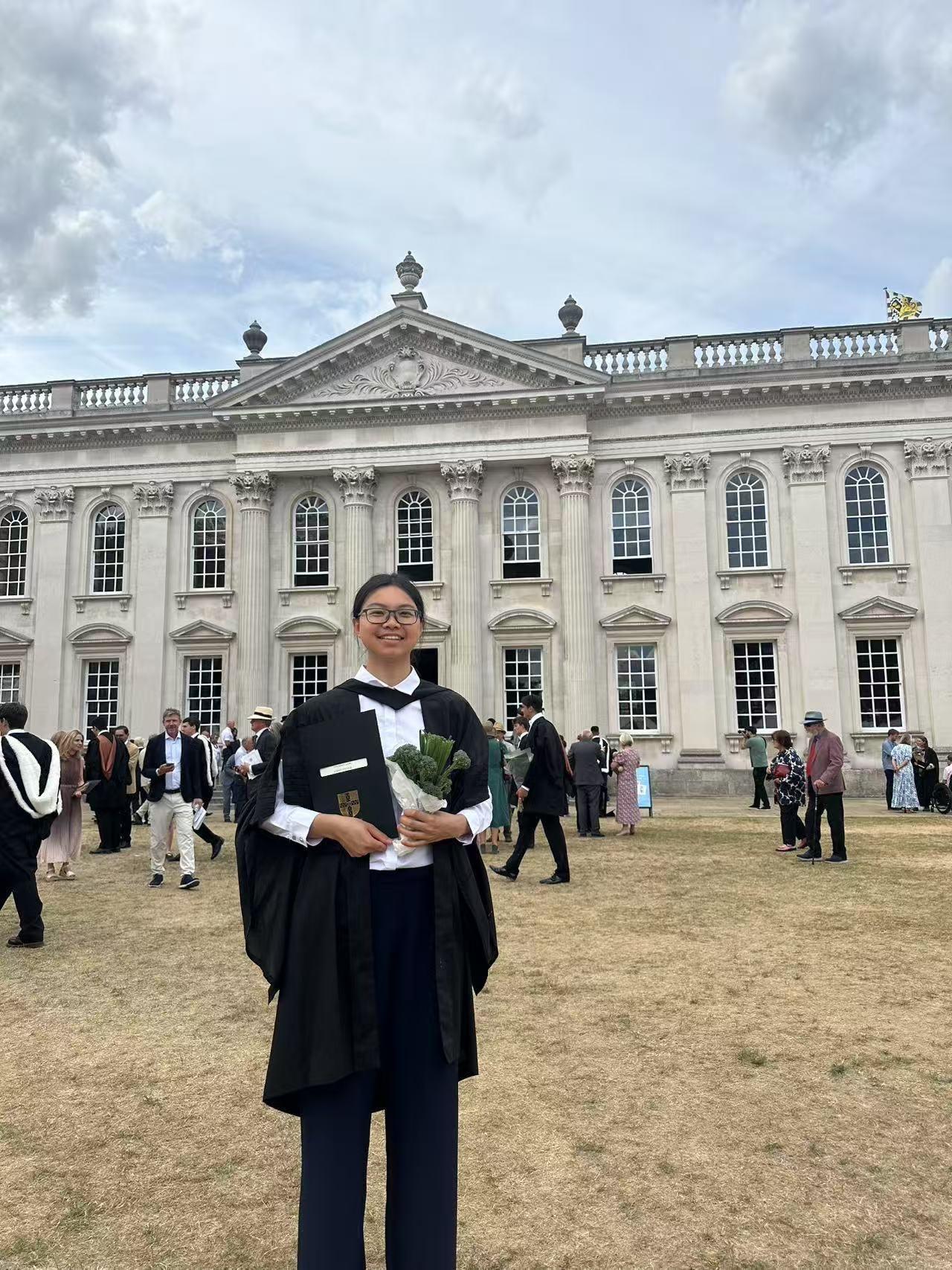 學校人才輩出,校友梁穎珊今年於劍橋大學自然科學系畢業。(學校提供)