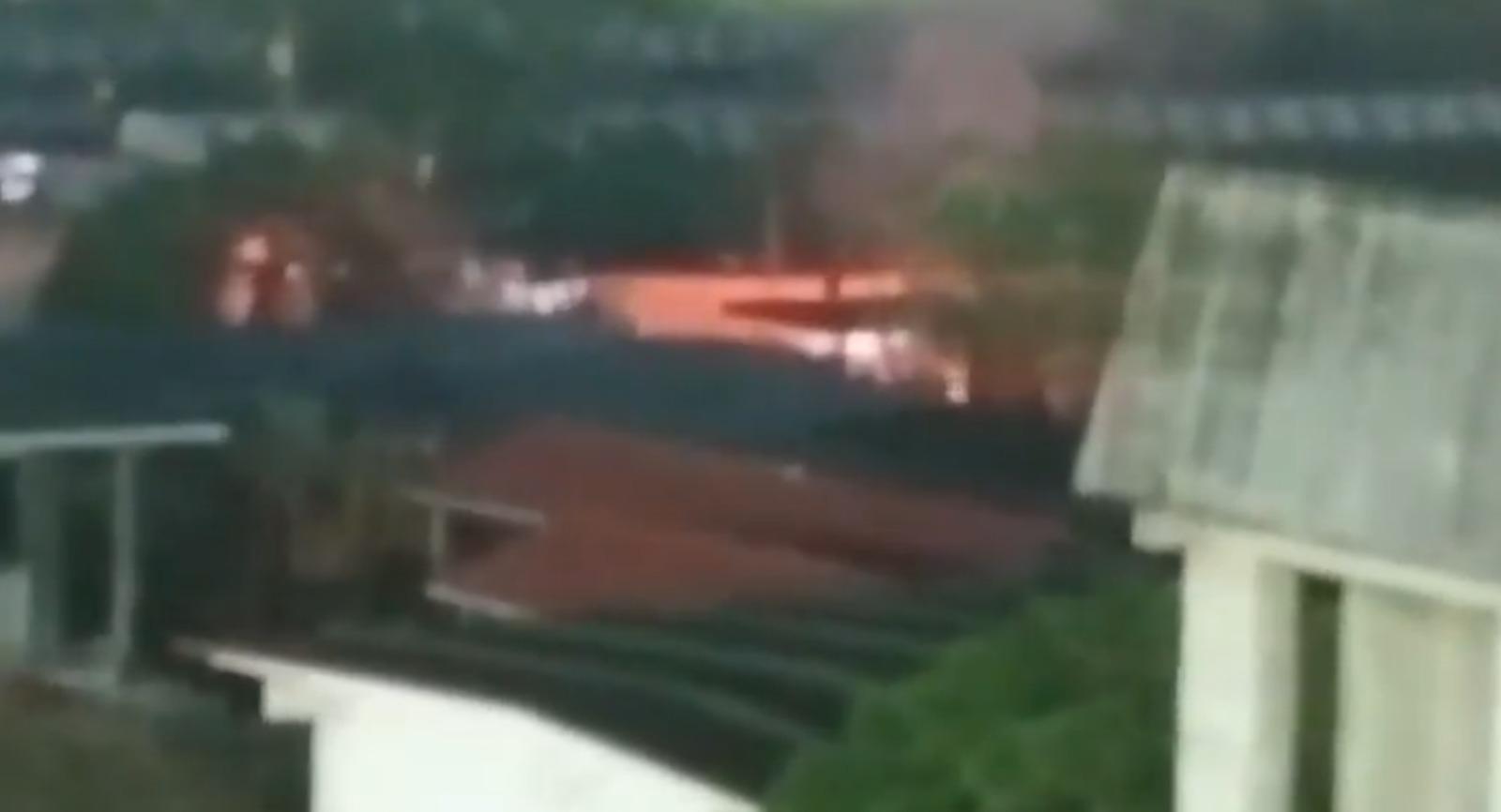 墨西哥韋拉克魯斯州圖斯潘市(Tuxpan)監獄爆發暴動,7名囚犯死亡、11人受傷。(影片截圖)