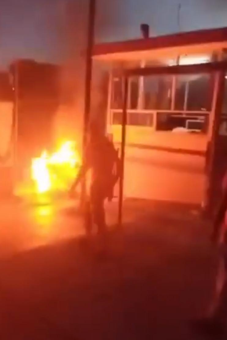 墨西哥韋拉克魯斯州圖斯潘市(Tuxpan)監獄爆發暴動,7名囚犯死亡、11人受傷。(影片截圖)