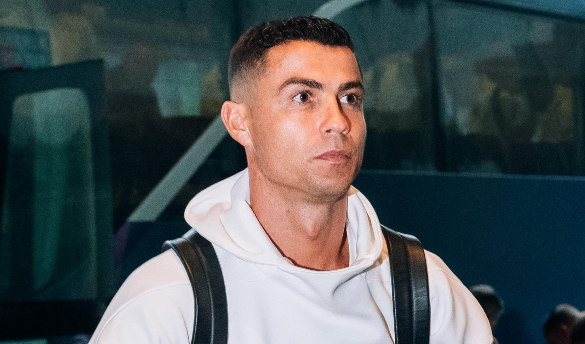 C朗隨隊抵達香港的酒店。(香港足總圖片)