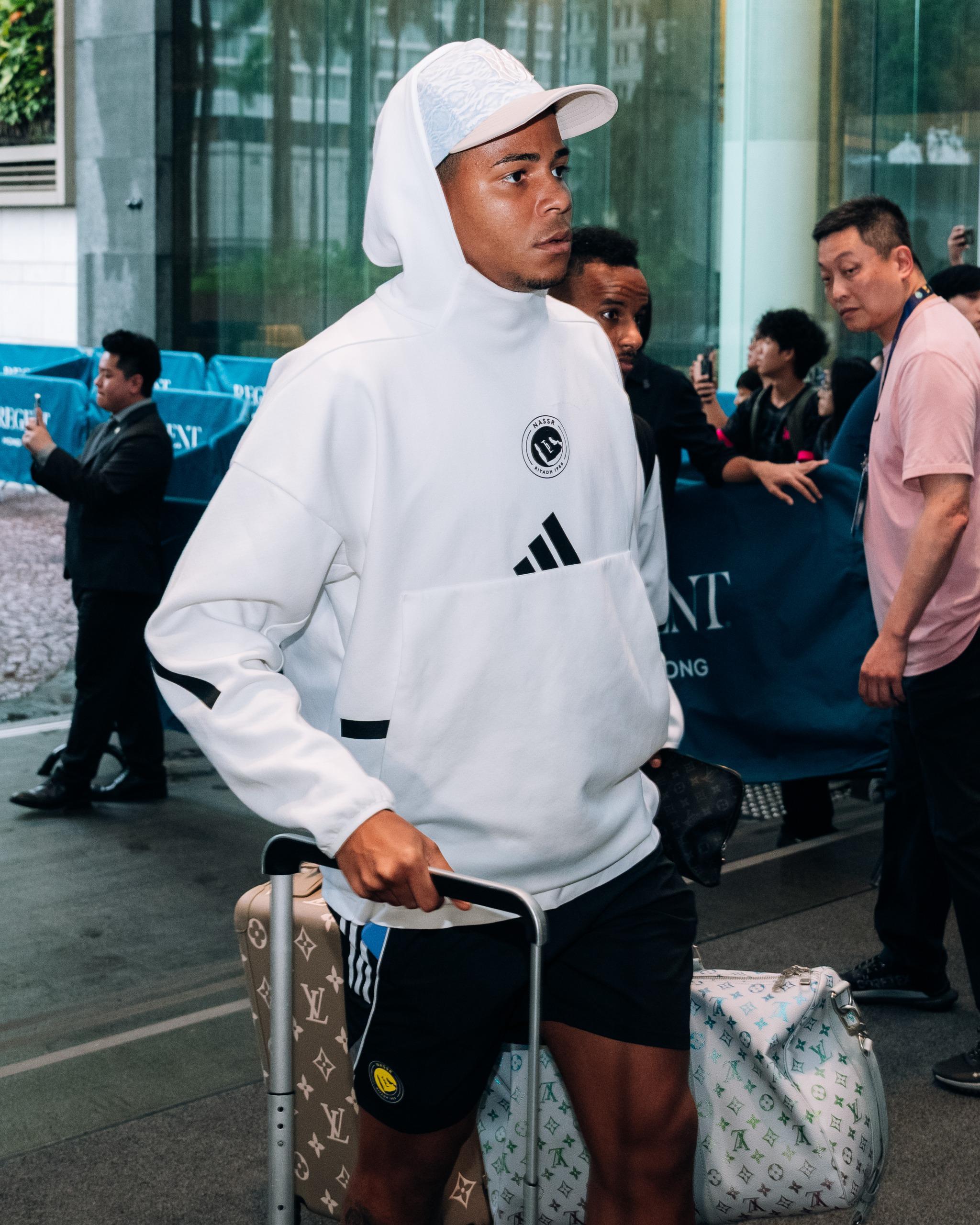 艾納斯抵港備戰沙特超級盃。(香港足總圖片)