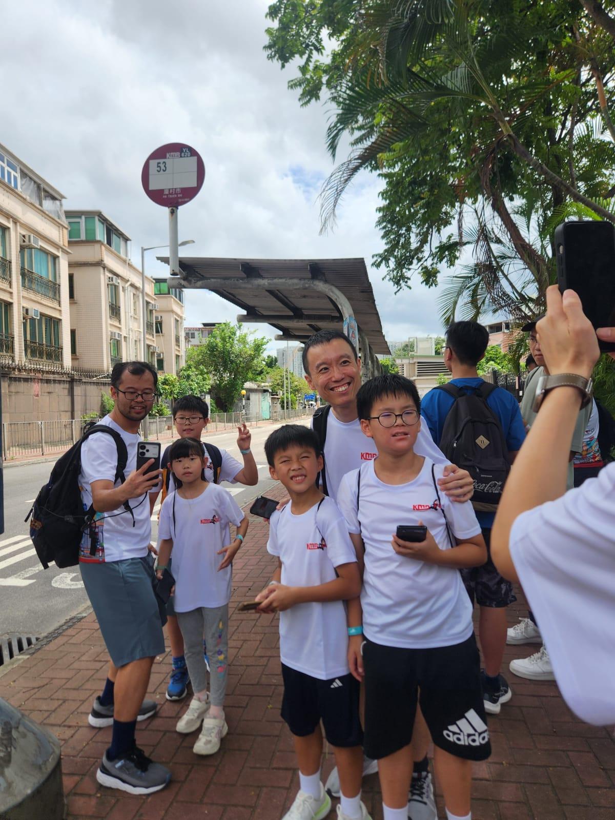 抵達各巴士站checkpoint時,參加者除了可以獲得100到600分不等的「抵達」分,成功答對有關九巴和龍運的問題,或者完成指定任務,例如拍攝九巴駛經屯門公路轉車站的照片,或都全隊在廈村市巴士站打卡合照等,更可獲得額外分數。