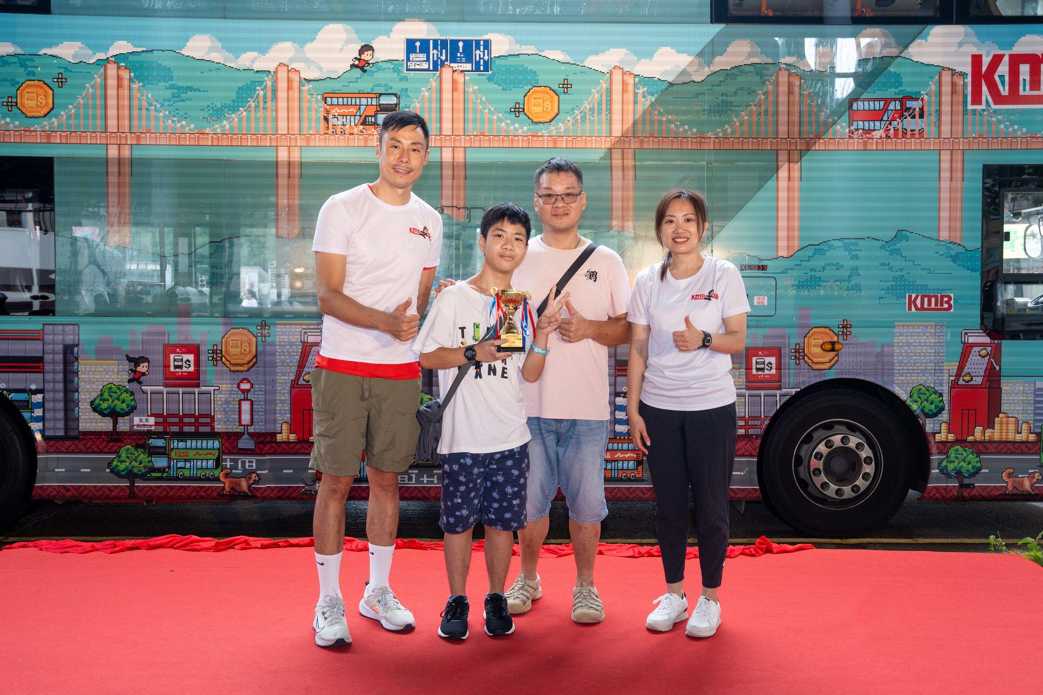 親子組冠軍第267號隊伍潘先生就帶同兒子參賽