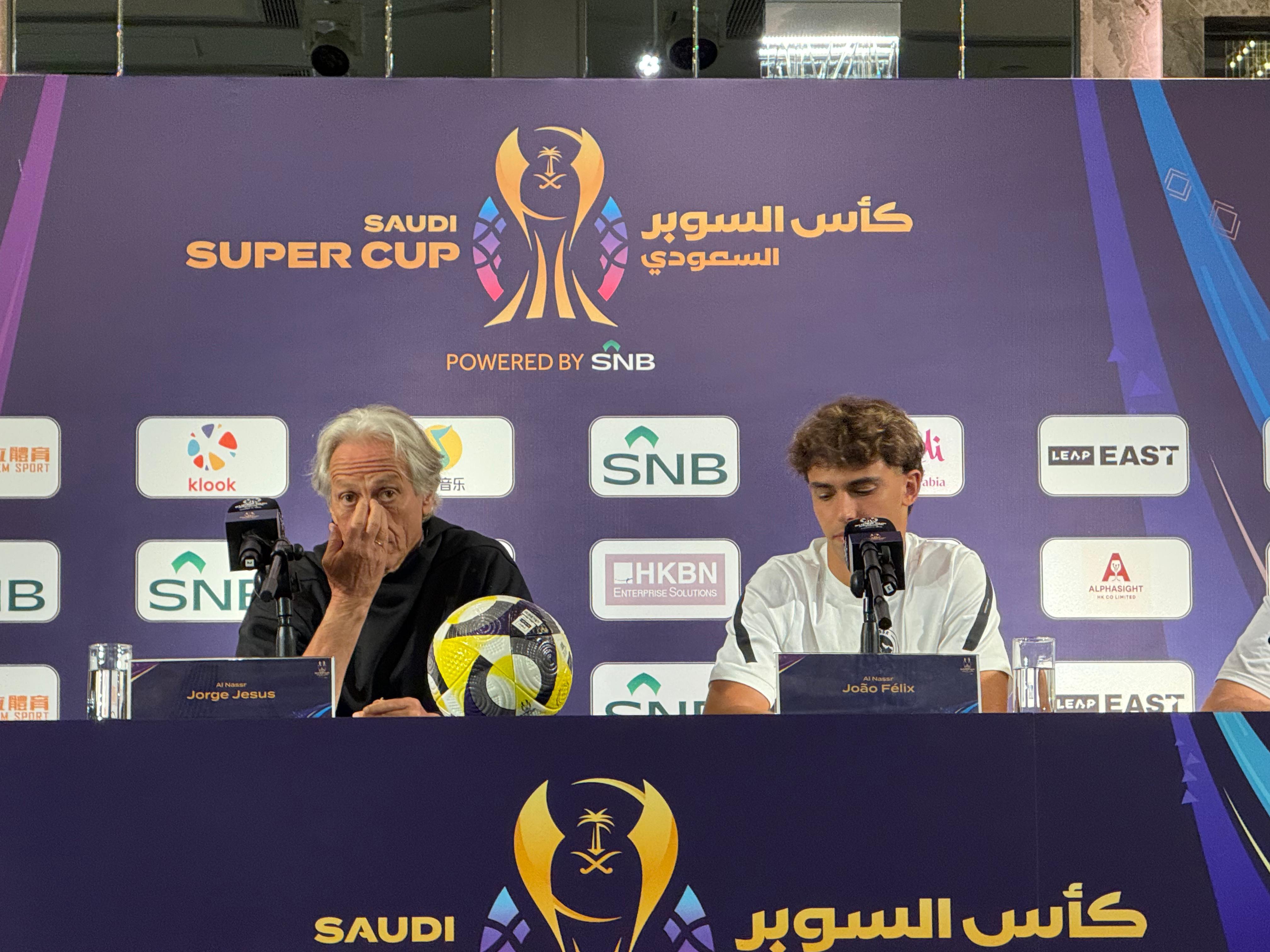 祖奧菲歷斯與主帥的佐治捷西斯出席記者會。(《am730》記者攝)