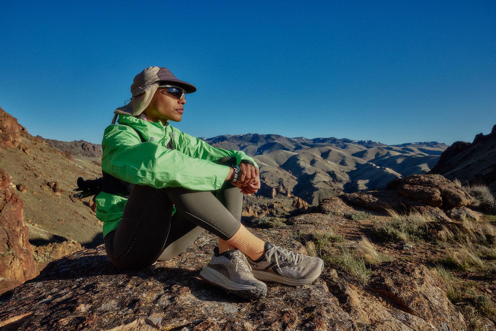 SEEK採用KEEN.ALL-TERRAIN多向鞋齒設計,鞋底厚度達4mm,經Heeluxe 測試可承受近1,500公里高強度使用。