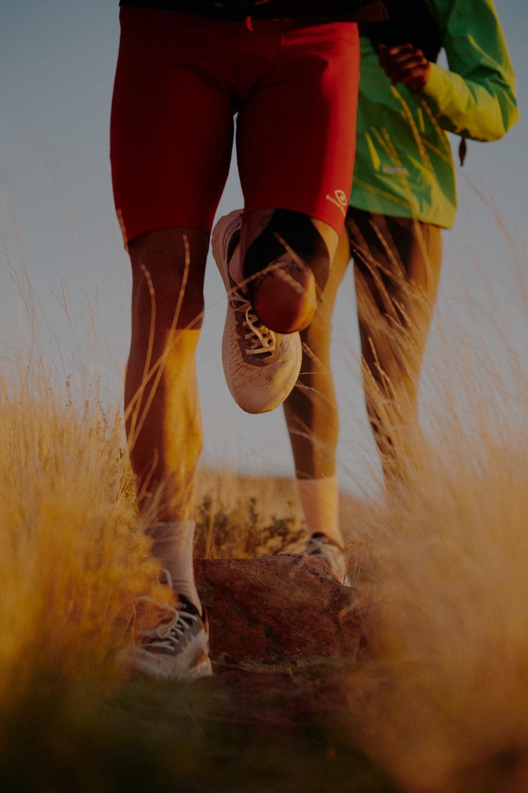 SEEK採用KEEN.ALL-TERRAIN多向鞋齒設計,鞋底厚度達4mm,經Heeluxe 測試可承受近1,500公里高強度使用。