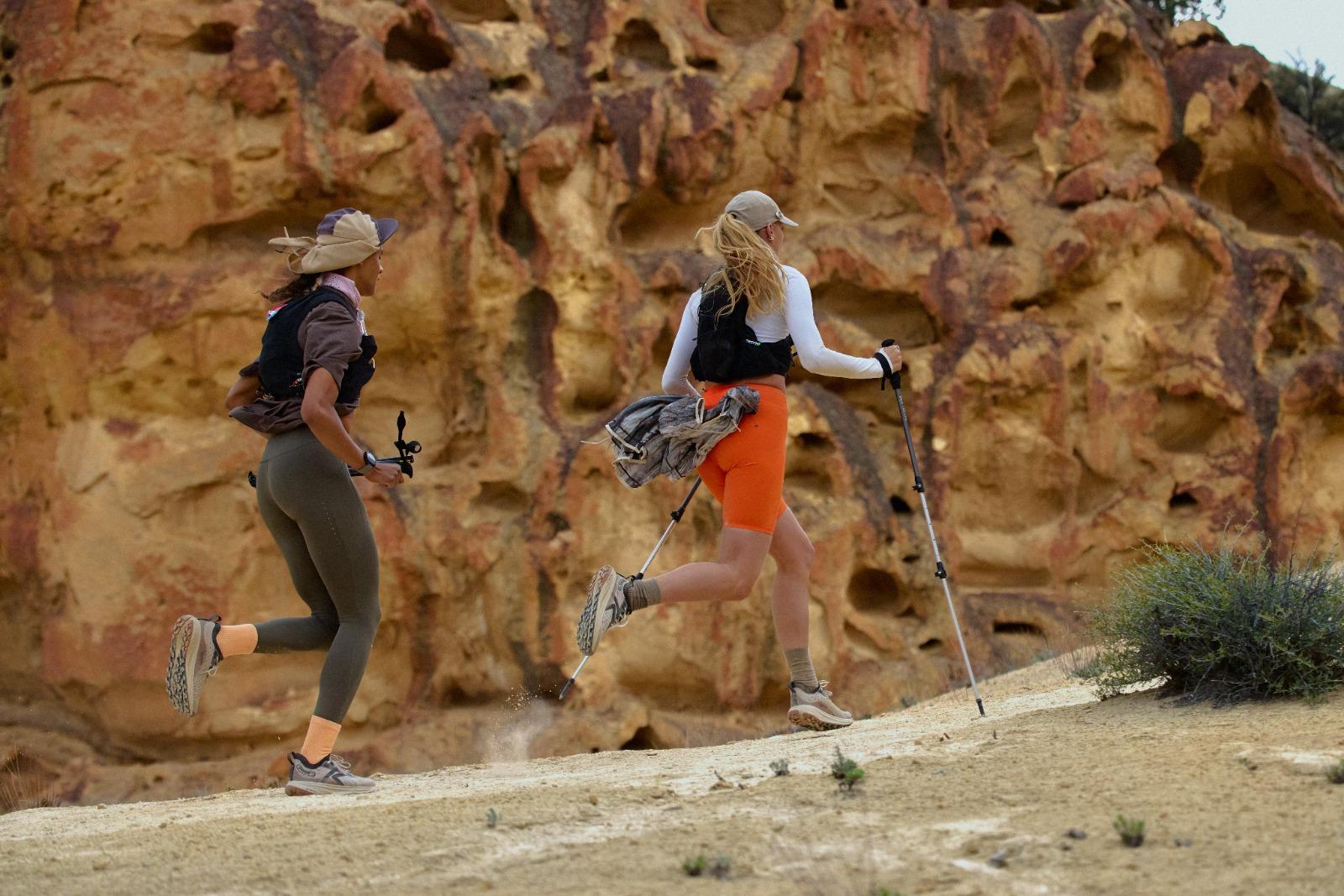 SEEK採用KEEN.ALL-TERRAIN多向鞋齒設計,鞋底厚度達4mm,經Heeluxe 測試可承受近1,500公里高強度使用。