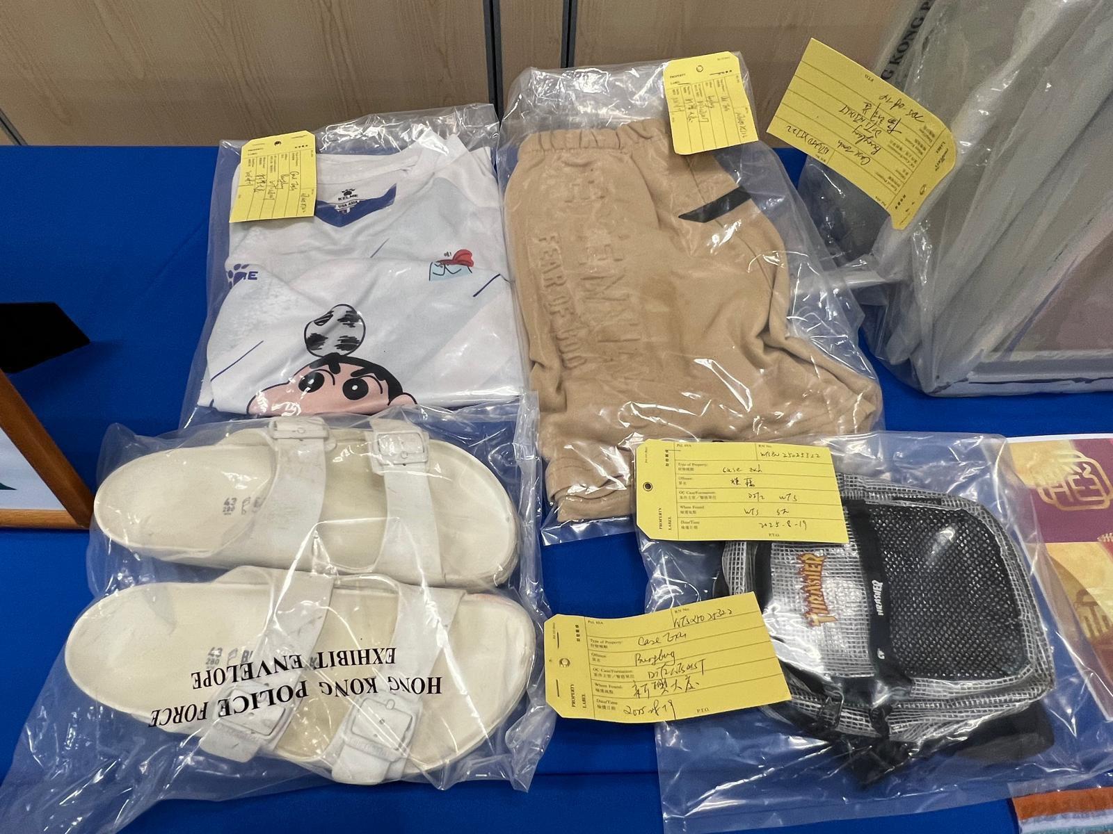警方檢獲被捕人犯案時穿著的衣物。