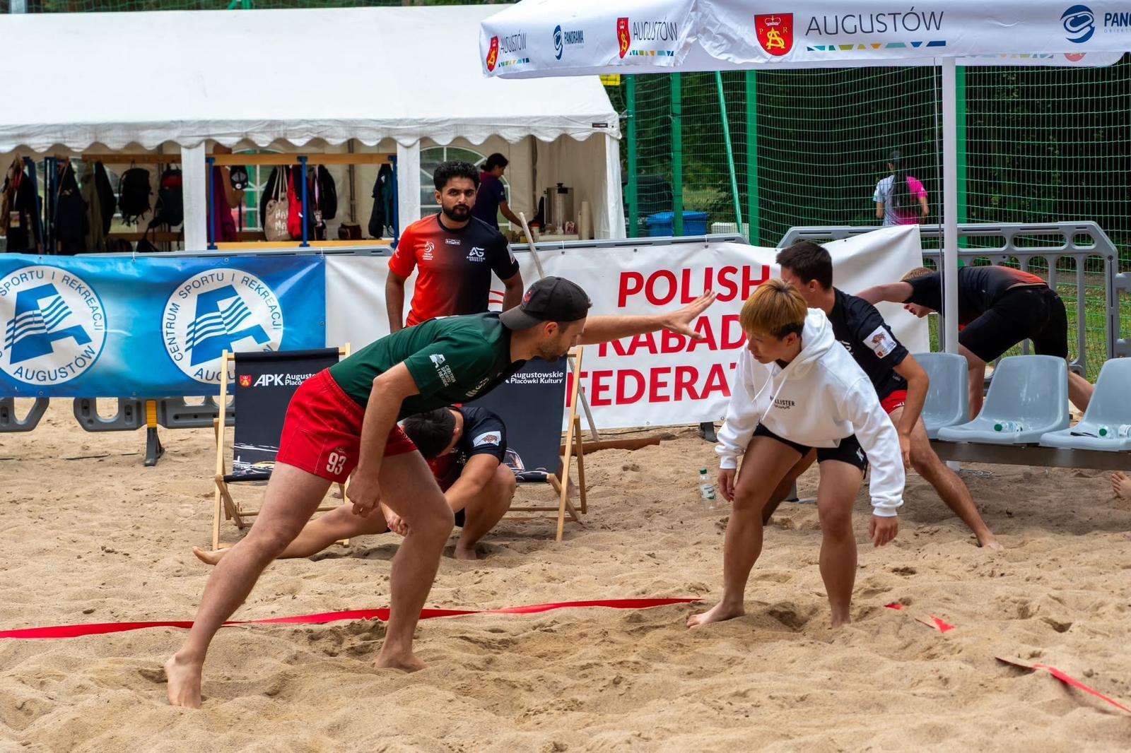 是次比賽以4v4的形式在沙灘上進行,每個回合皆是「Do or Die」,即進攻者必須得分,否則由防守方獲得一分。