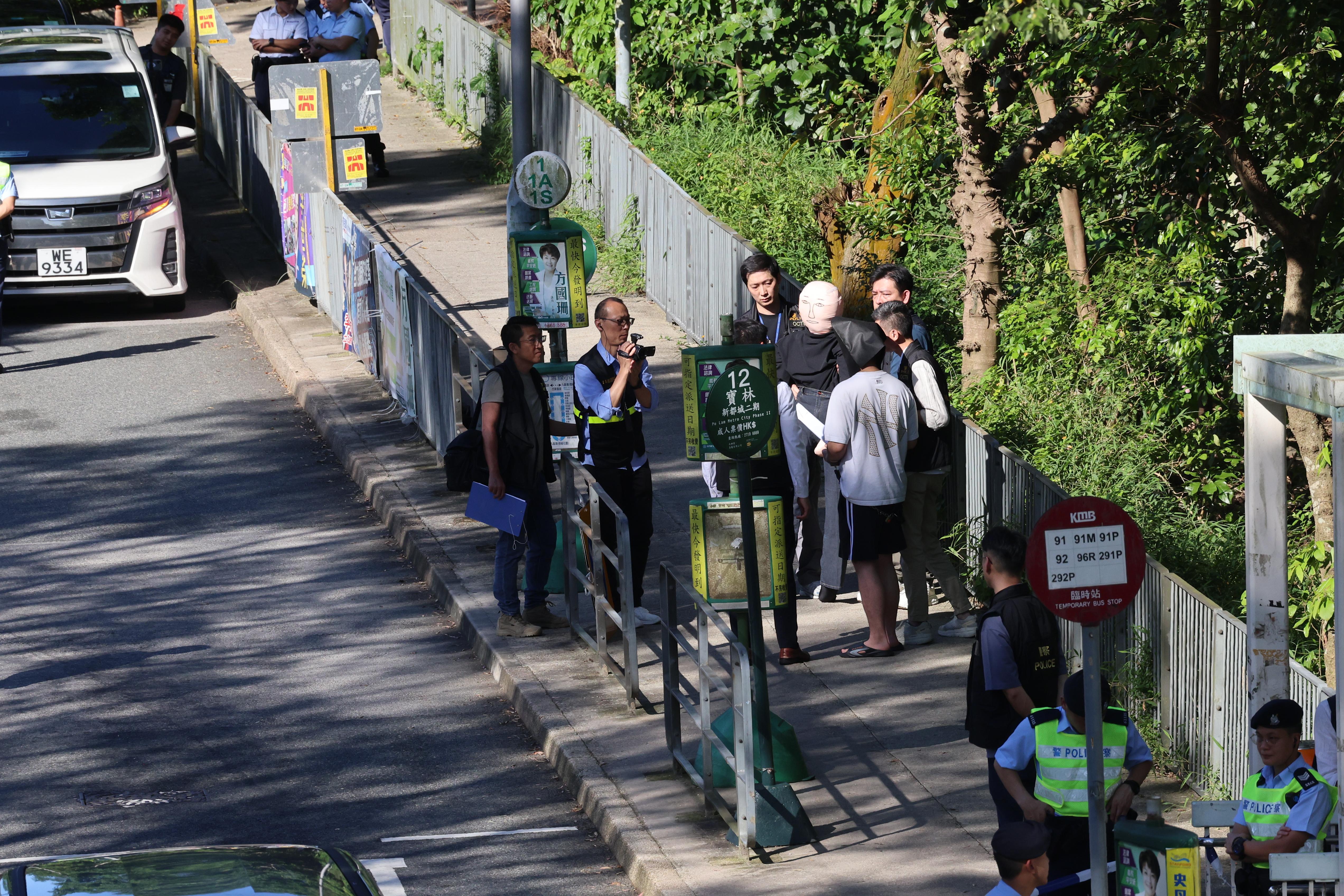 壁屋懲教員遇襲,再有一疑犯潛逃內地返港被捕,警押重組案情。