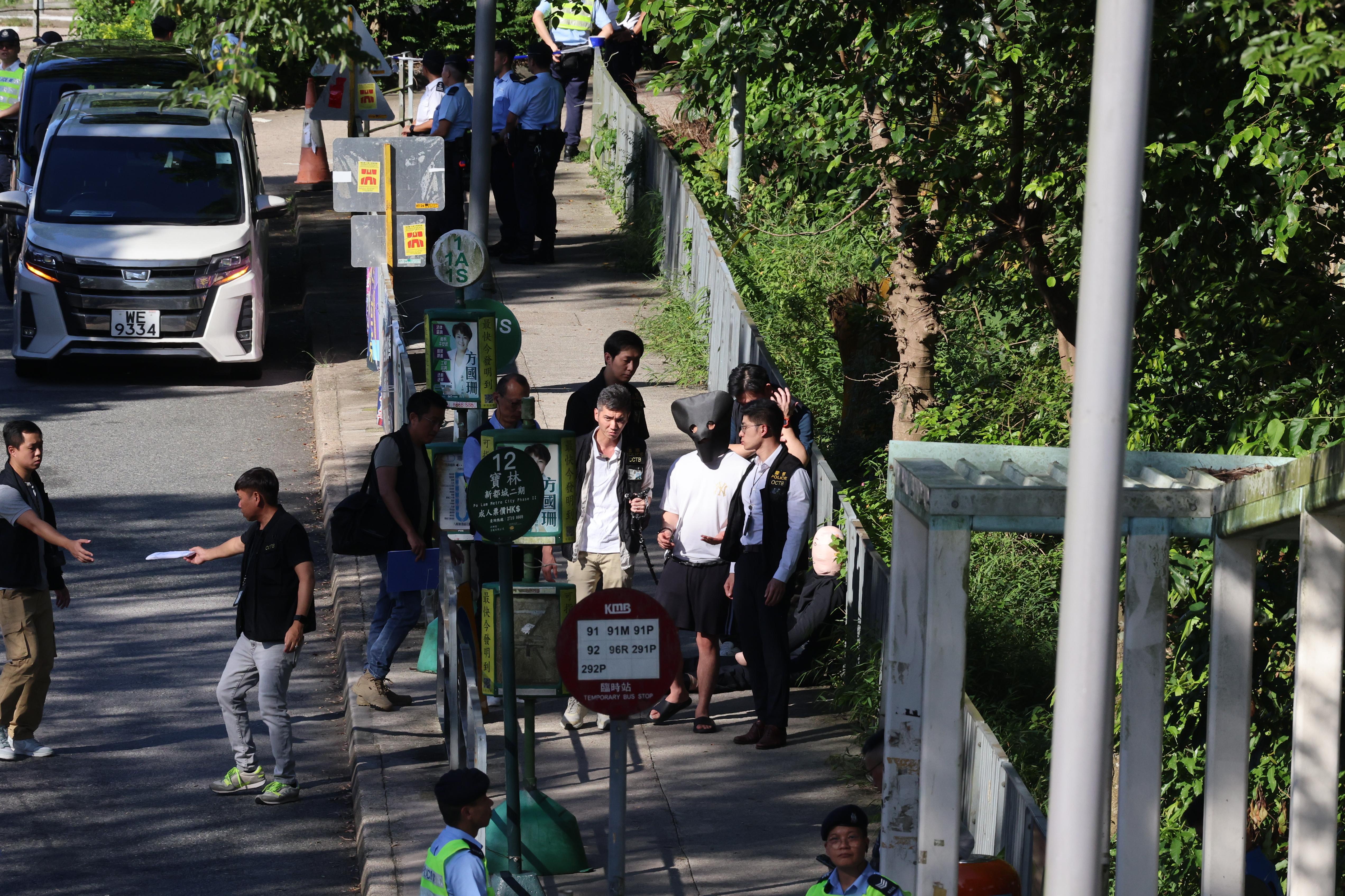 壁屋懲教員遇襲,再有一疑犯潛逃內地返港被捕,警押重組案情。