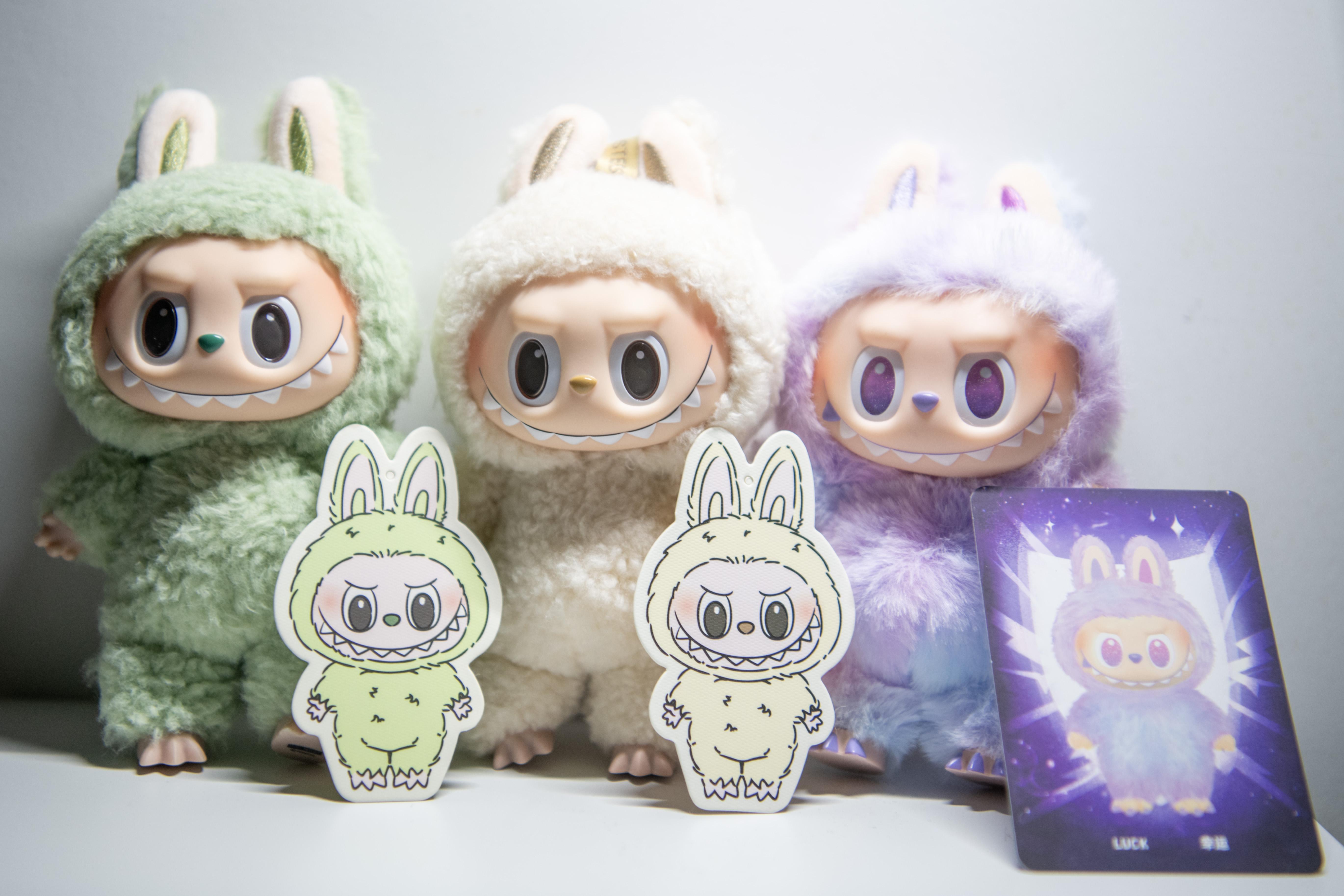 正版的「Labubu」有9隻尖牙,但冒牌貨通常少一、兩隻牙。(新華社)