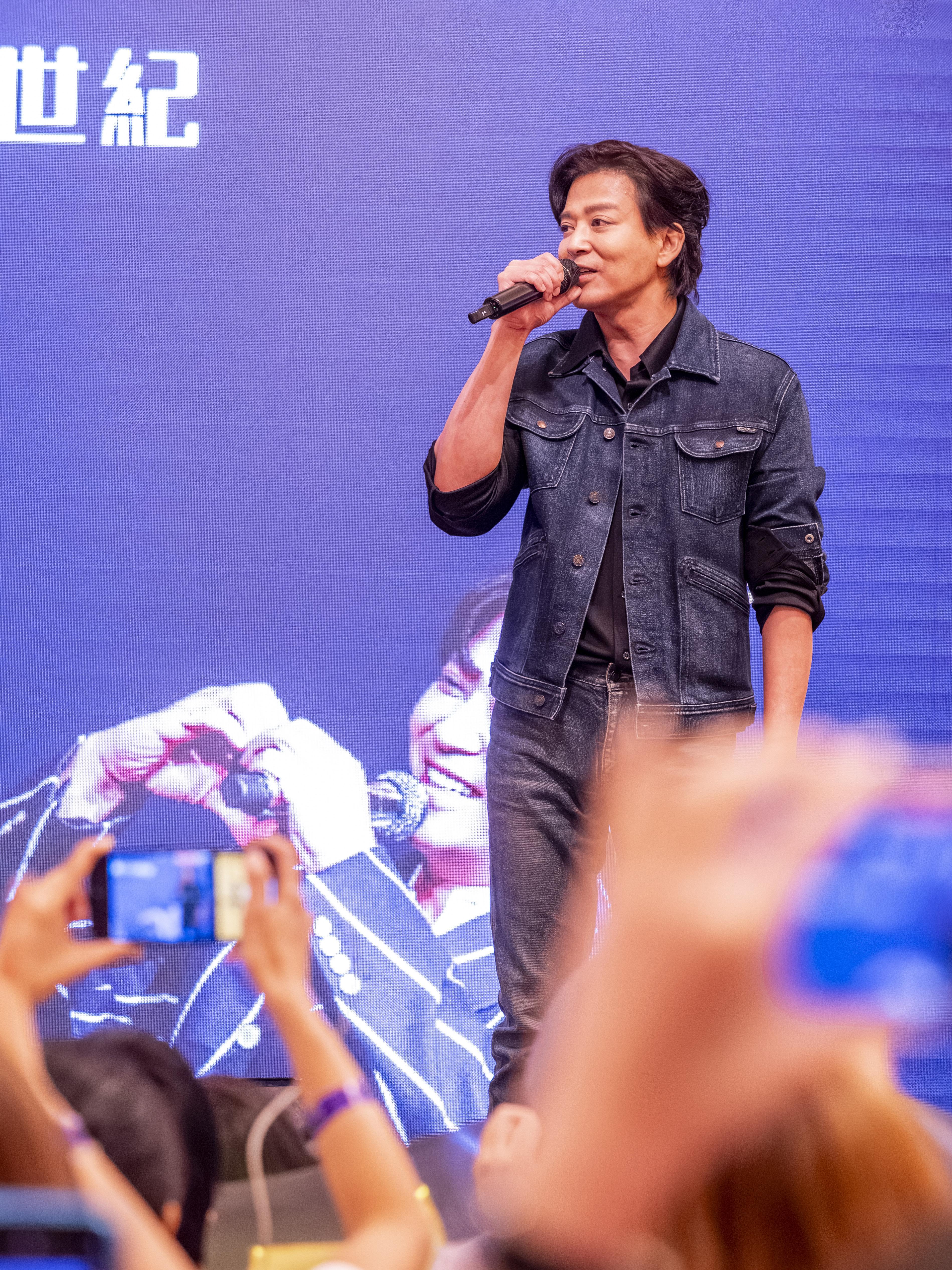 陳曉東在生日會上獻唱多首歌曲。