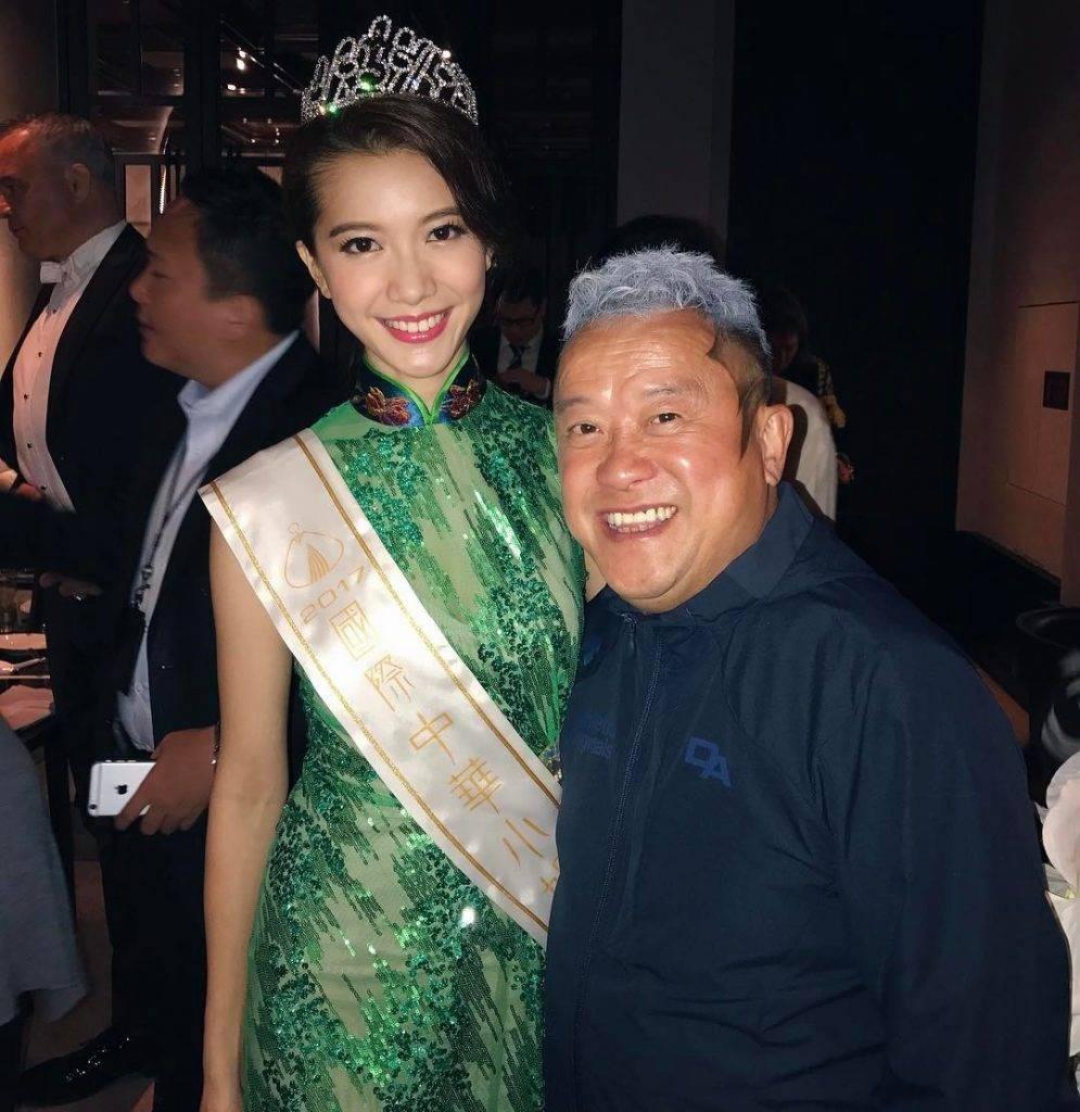 林宣妤是2017年國際中華小姐亞軍,與曾志偉合照。