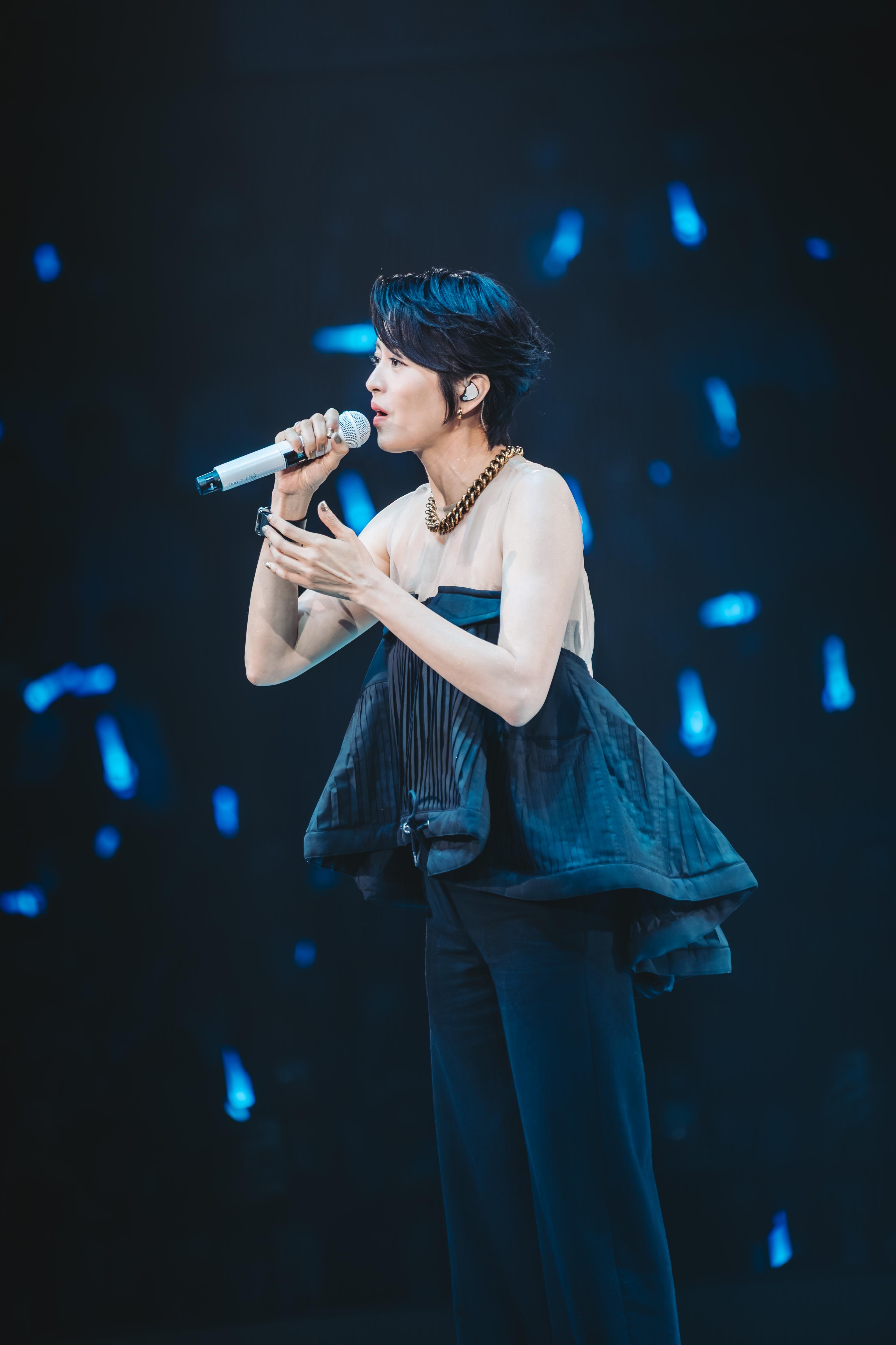 Gigi與家謙合唱《某年仲夏》。