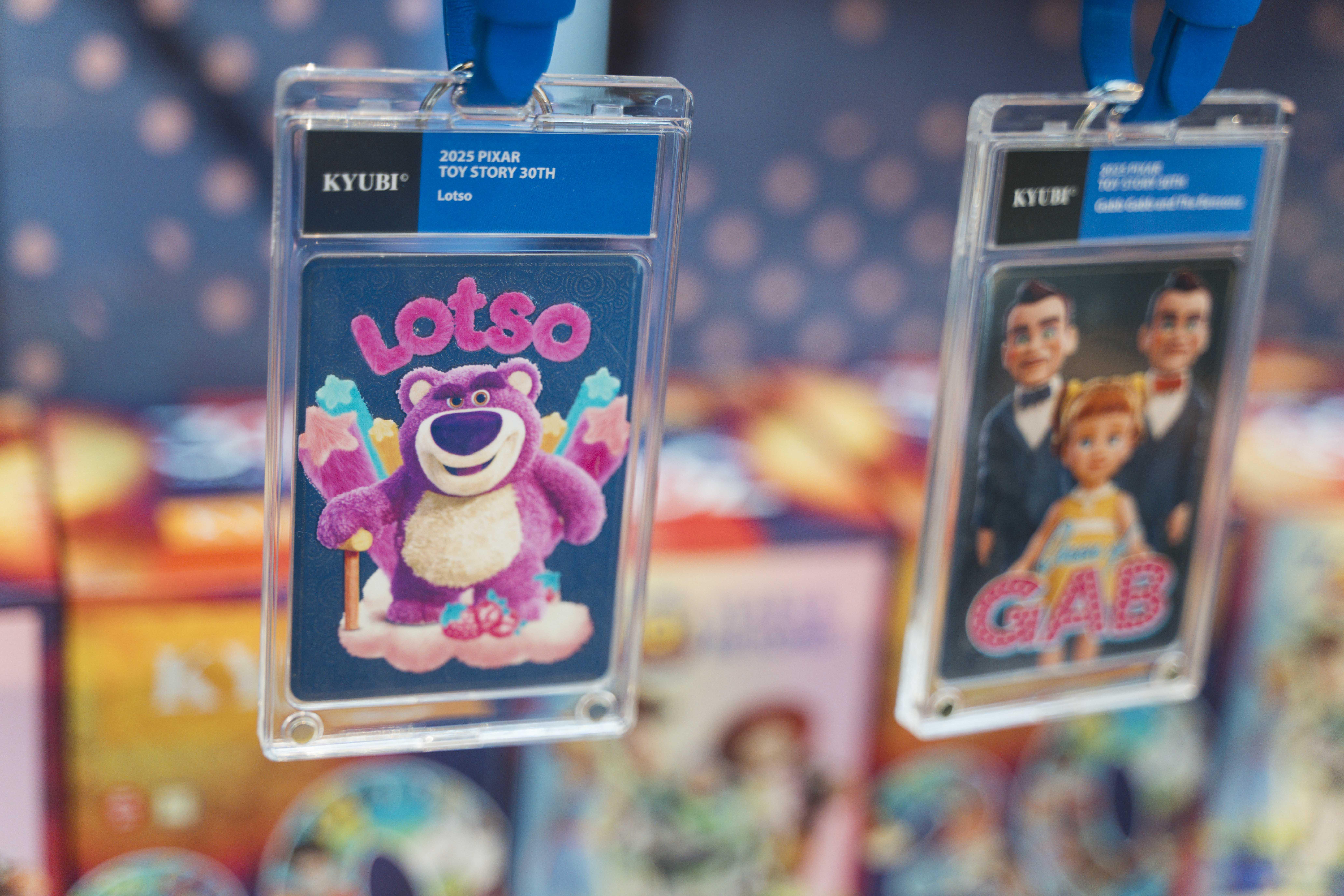 KYUBI Charm 由 3D 金屬鑄造,圖案精緻分明,配合透明收藏盒及可拆式皮扣,極具收藏價值