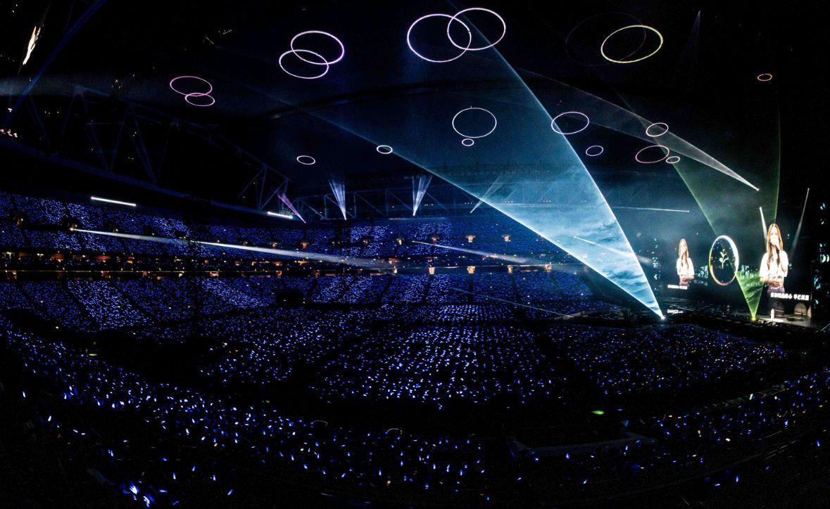 在場四萬歌迷齊見G.E.M.鄧紫棋再創新記錄,成為首位於啟德主場館開唱五場歌手。