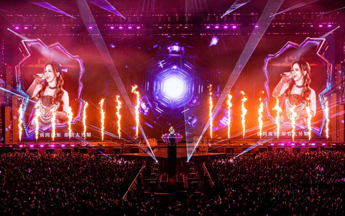 在場四萬歌迷齊見G.E.M.鄧紫棋再創新記錄,成為首位於啟德主場館開唱五場歌手。