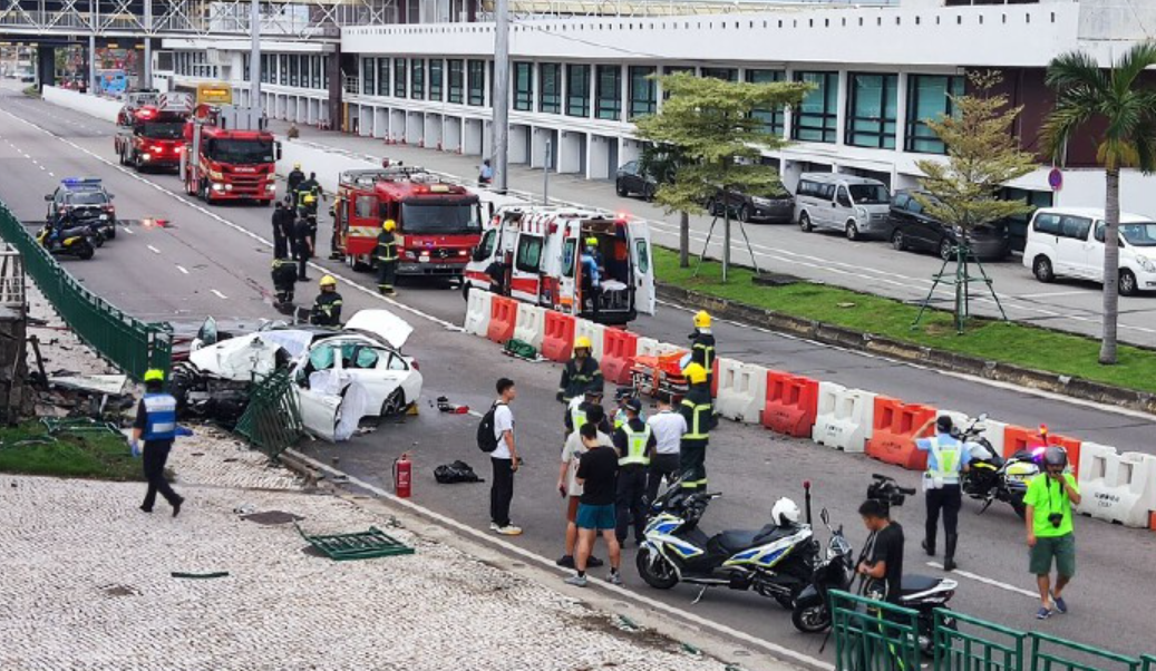 澳門友誼大馬路發生一宗私家車撞欄交通事故(澳廣視圖片)