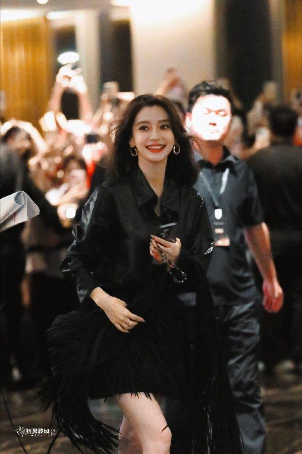 Angelabab出席上海紅蜻蜓品牌30周年晚宴的戰衣。
