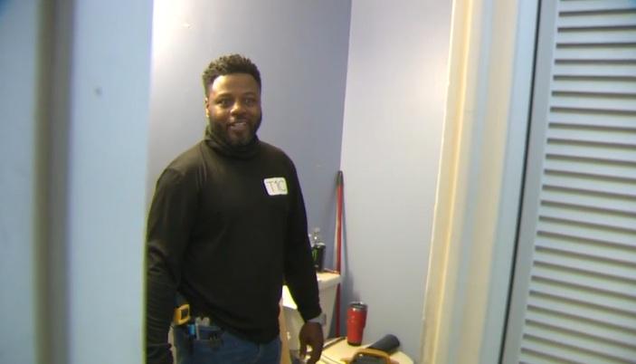 邁韋特勇擒入侵他住家的竊匪。(互聯網)