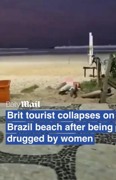 有人拍到英國遊客在沙灘上搖搖晃晃地走,一時跌倒。(互聯網)