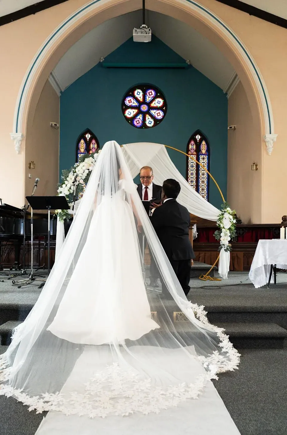 安妮塔與提姆結婚,婚禮照片已公開在社群平台。(圖/翻攝自Anita Wing Lee (Anita Wing Lee)Facebook)