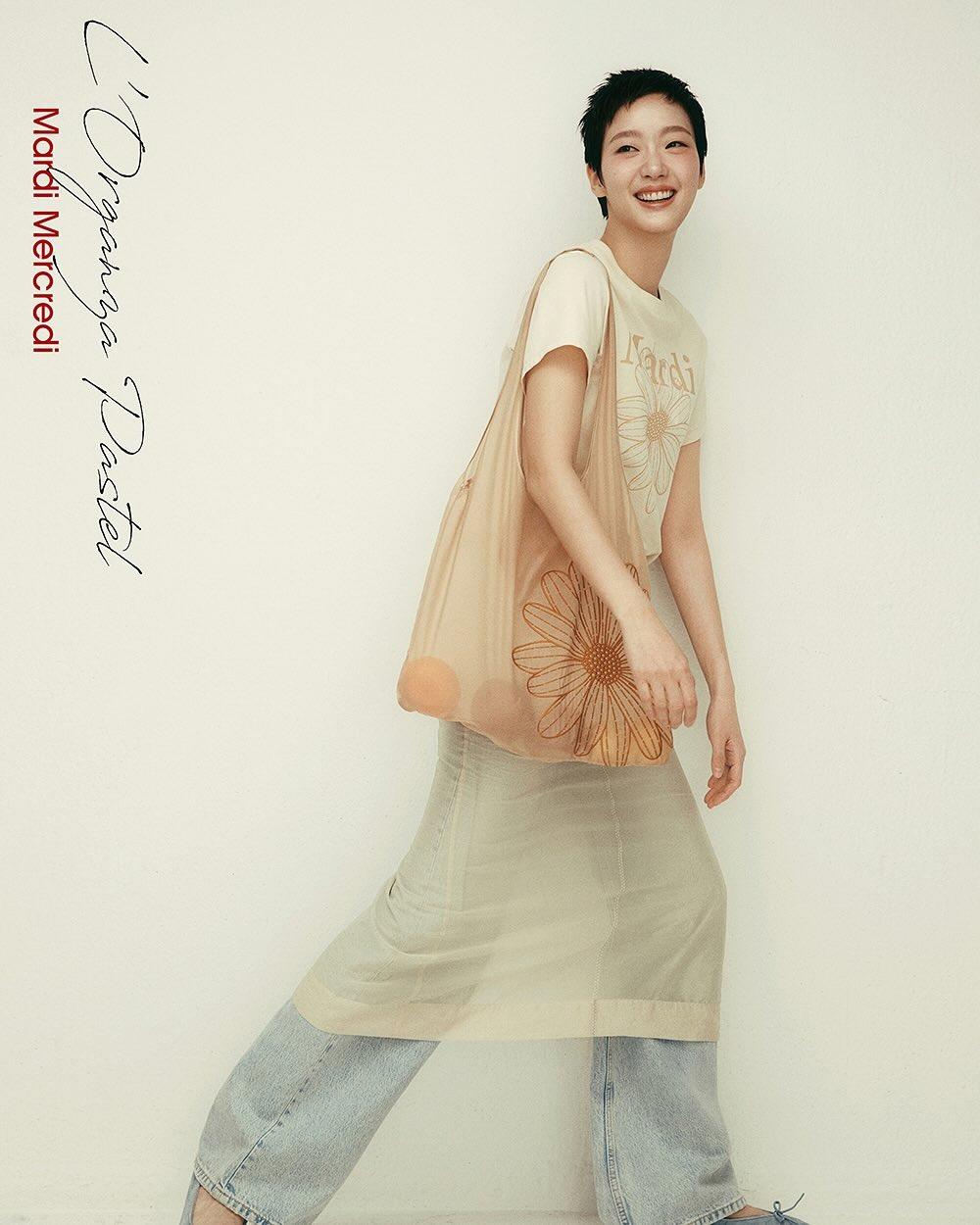 金高銀演繹空靈系風格的大型透紗手提袋,一度搶購至斷貨。