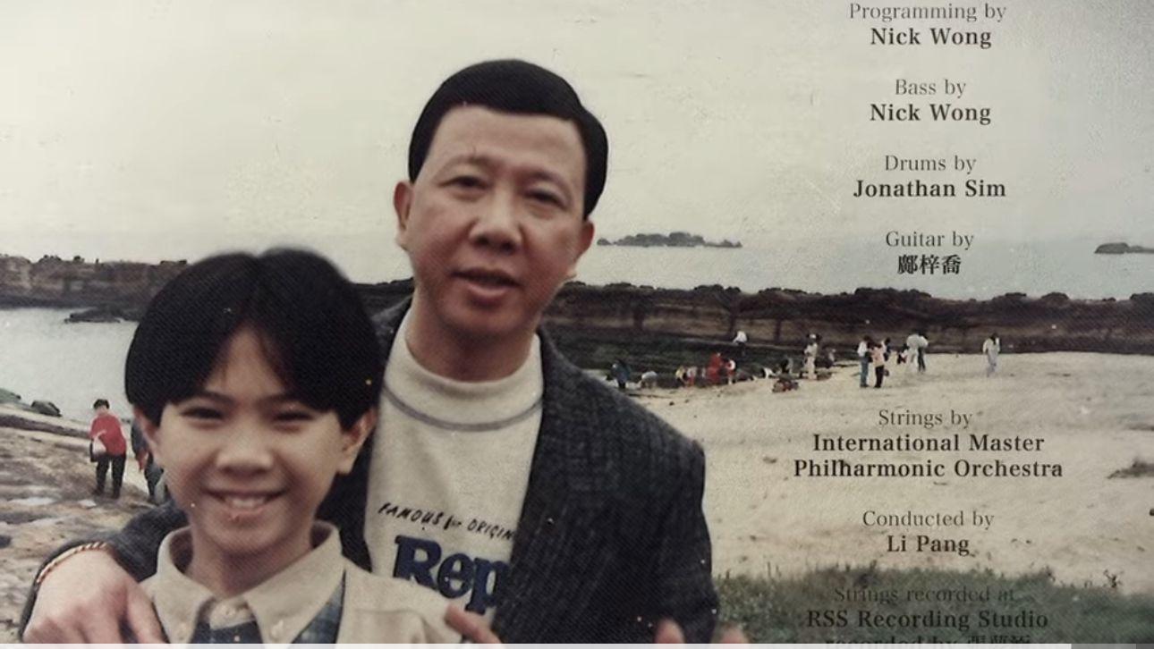 尹光在MV彩蛋公開多張父子合照。