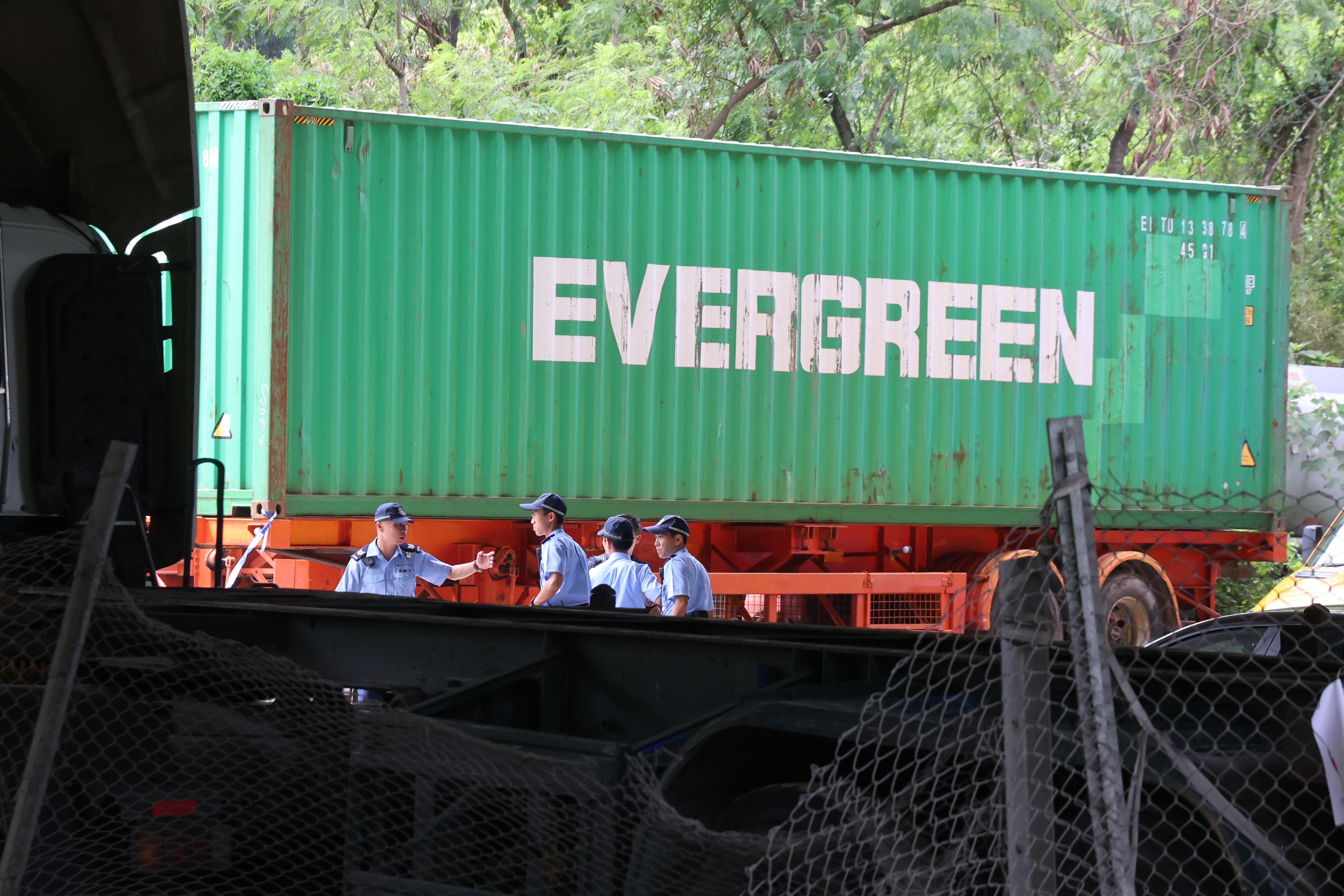 警方繼續調查屯門亦園路附近一名男子昏迷倒卧橋底,其後證實死亡的案件,現列作謀殺案處理。