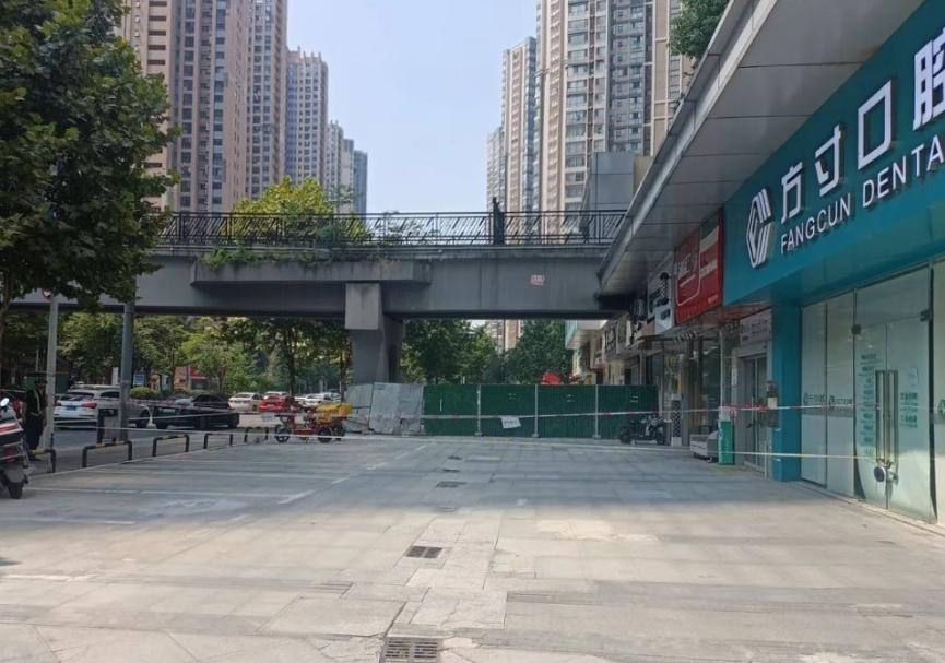 事故地點現已被警戒線及圍欄封鎖。(九派新聞)