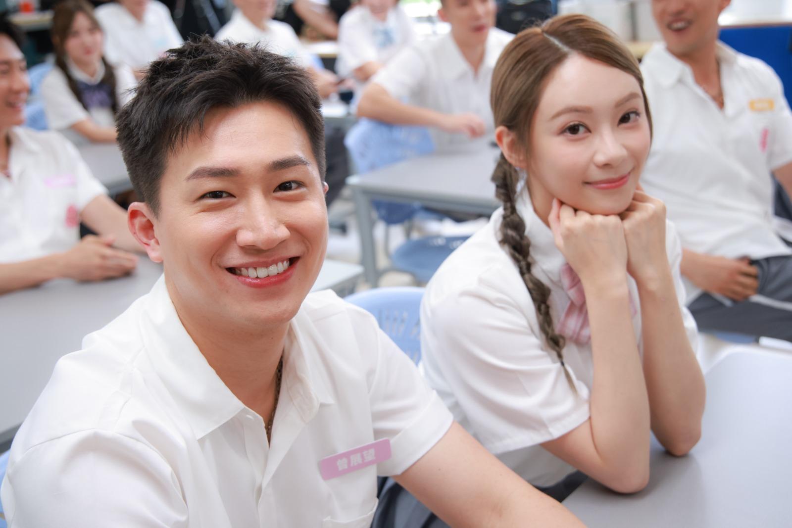 Sophie好小鳥依人。