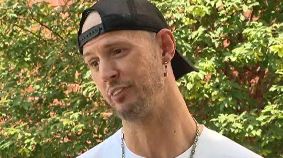 泰恩斯受訪,講述事發經過。(互聯網)