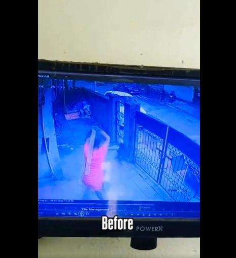 閉路電視拍到,男子用木板猛打流浪狗。(互聯網)