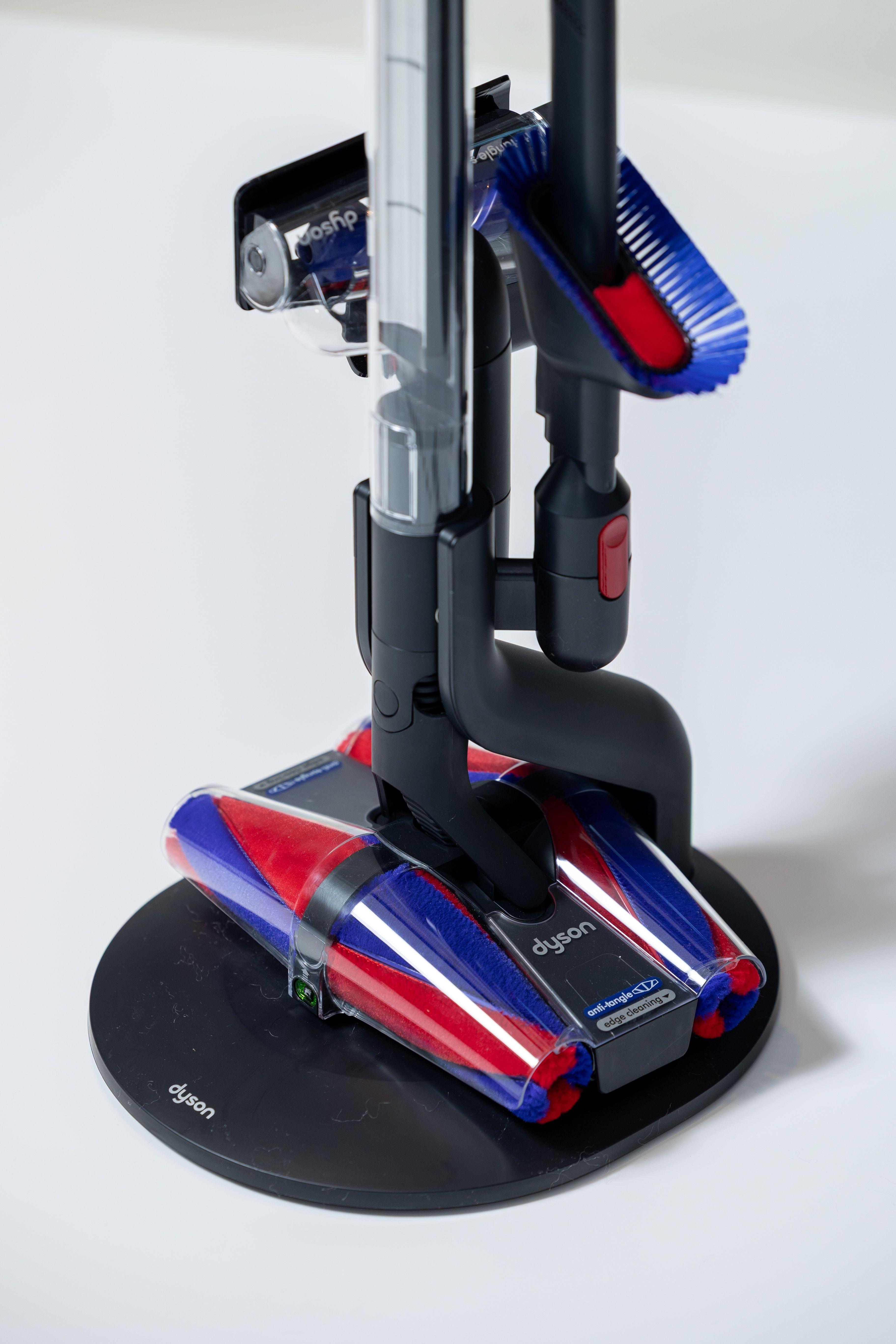 Dyson PencilVac Fluffycones四錐多向吸頭的四個軟絨錐形滾筒可作前後滾動。