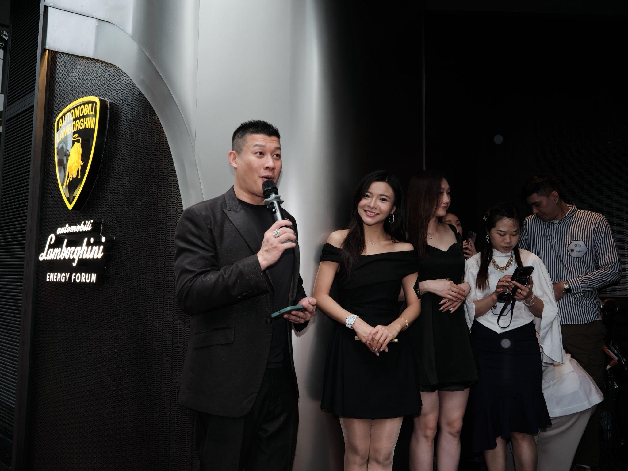 一蚊Joe離開TVB後,以自由身接Job,日前便獲邀擔任開幕禮司儀。