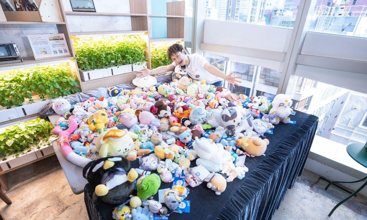 安仔送出逾200公仔即場籌款