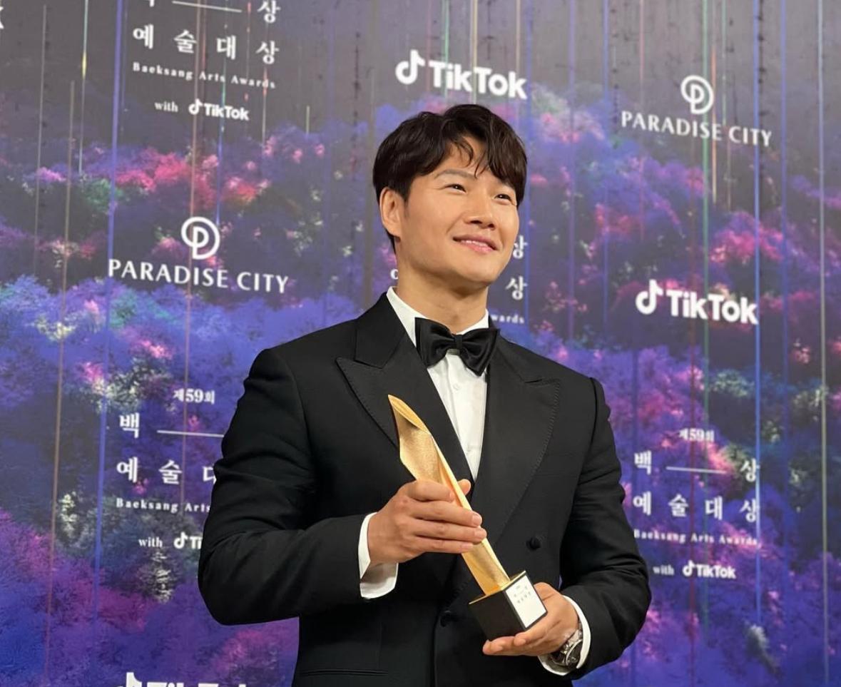 金鐘國今日(18日)透過官方粉絲平台發文宣布結婚喜訊。