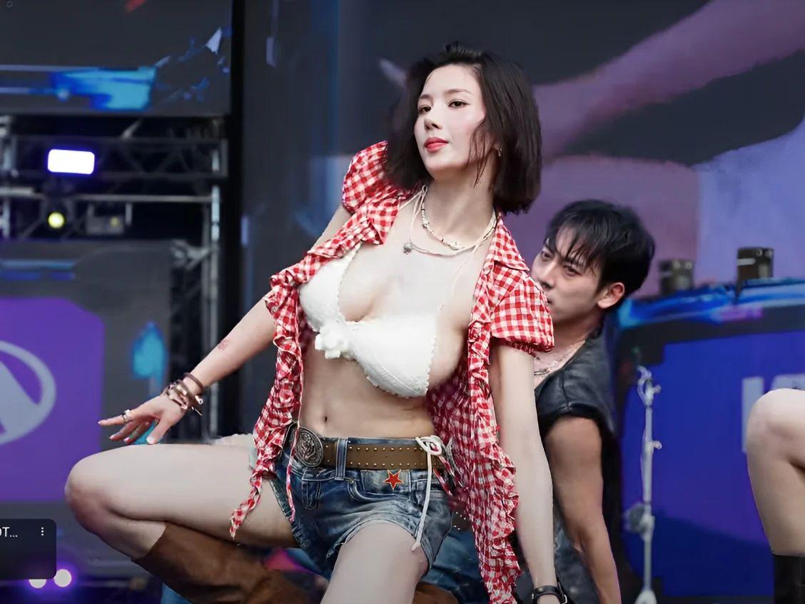 歌迷均想權恩妃再次表演《Crazy in Love》。