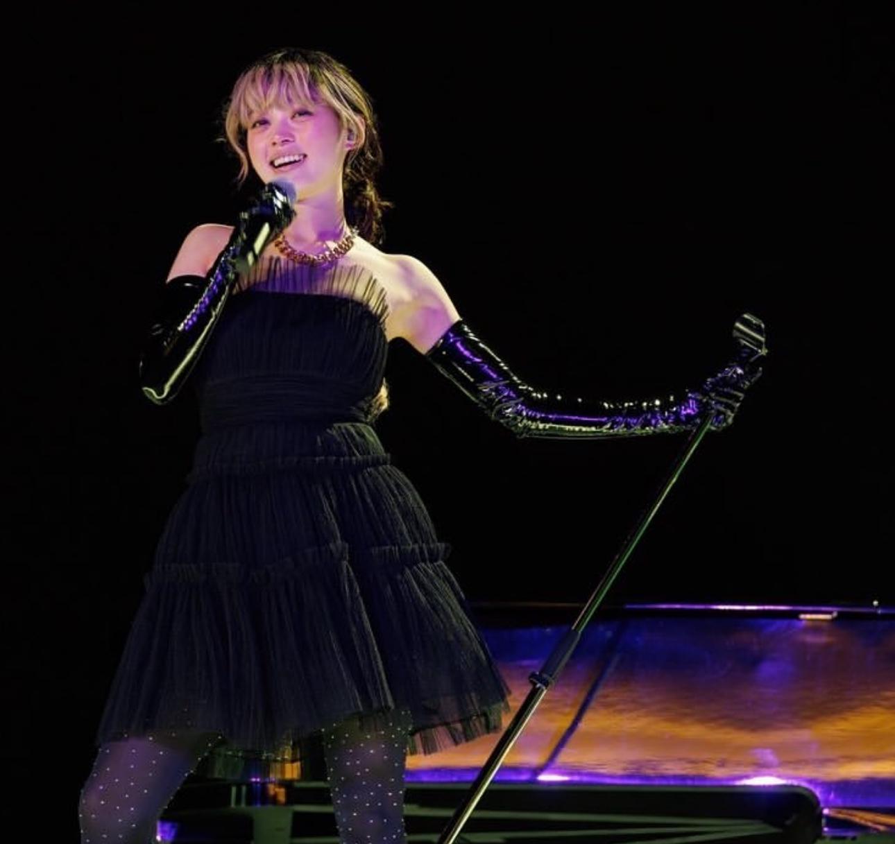 22歲女星高石明里扮演劇中當紅女歌手櫻井雪乃難有說服力。